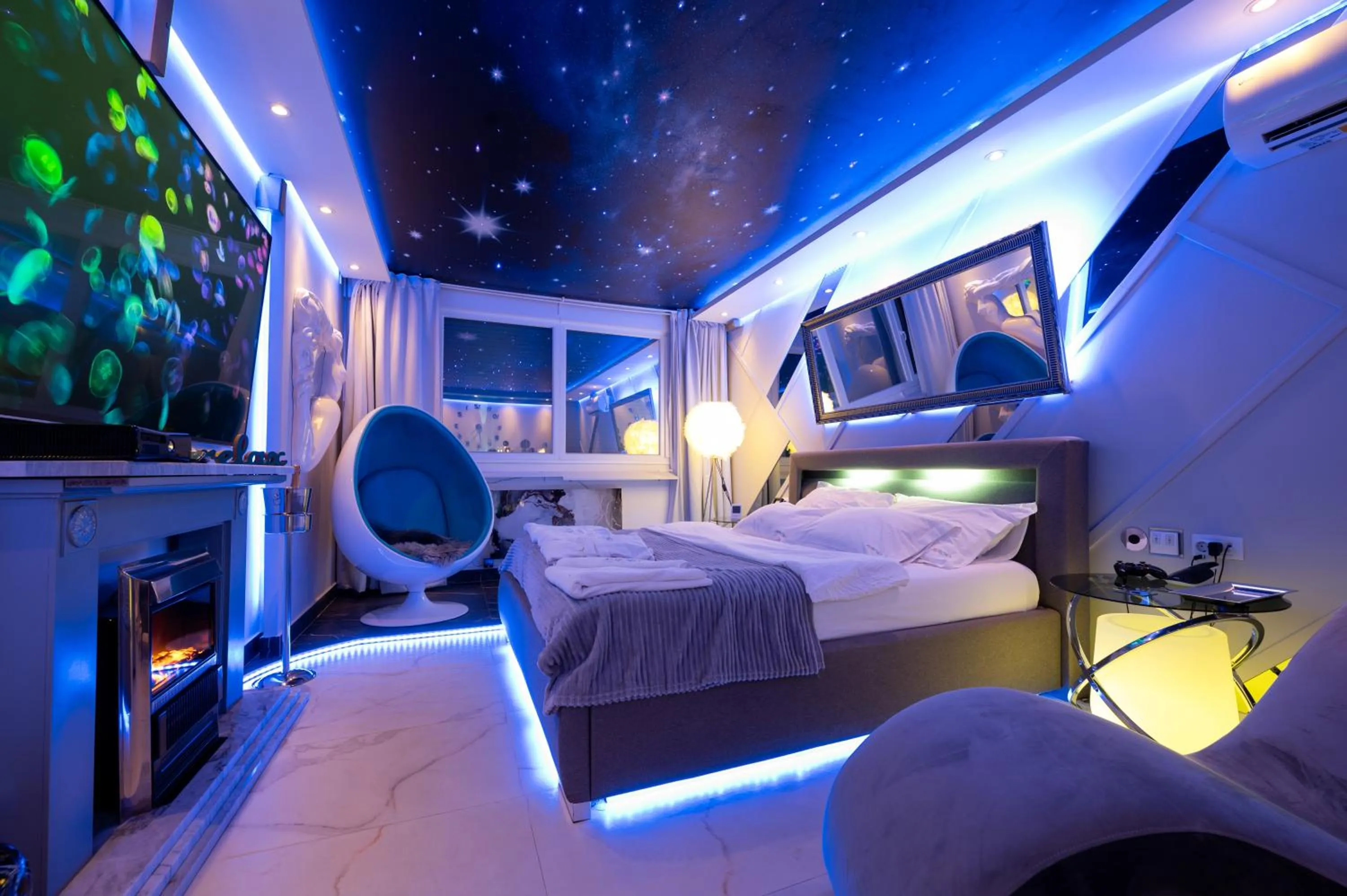 Photo of the whole room, Bed in Aurora Lux Spa Smart apartments