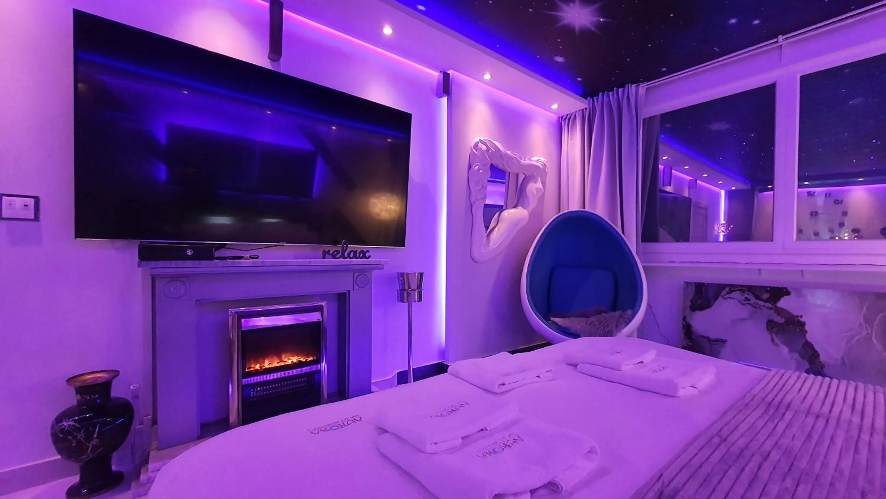 TV and multimedia, Bed in Aurora Lux Spa Smart apartments