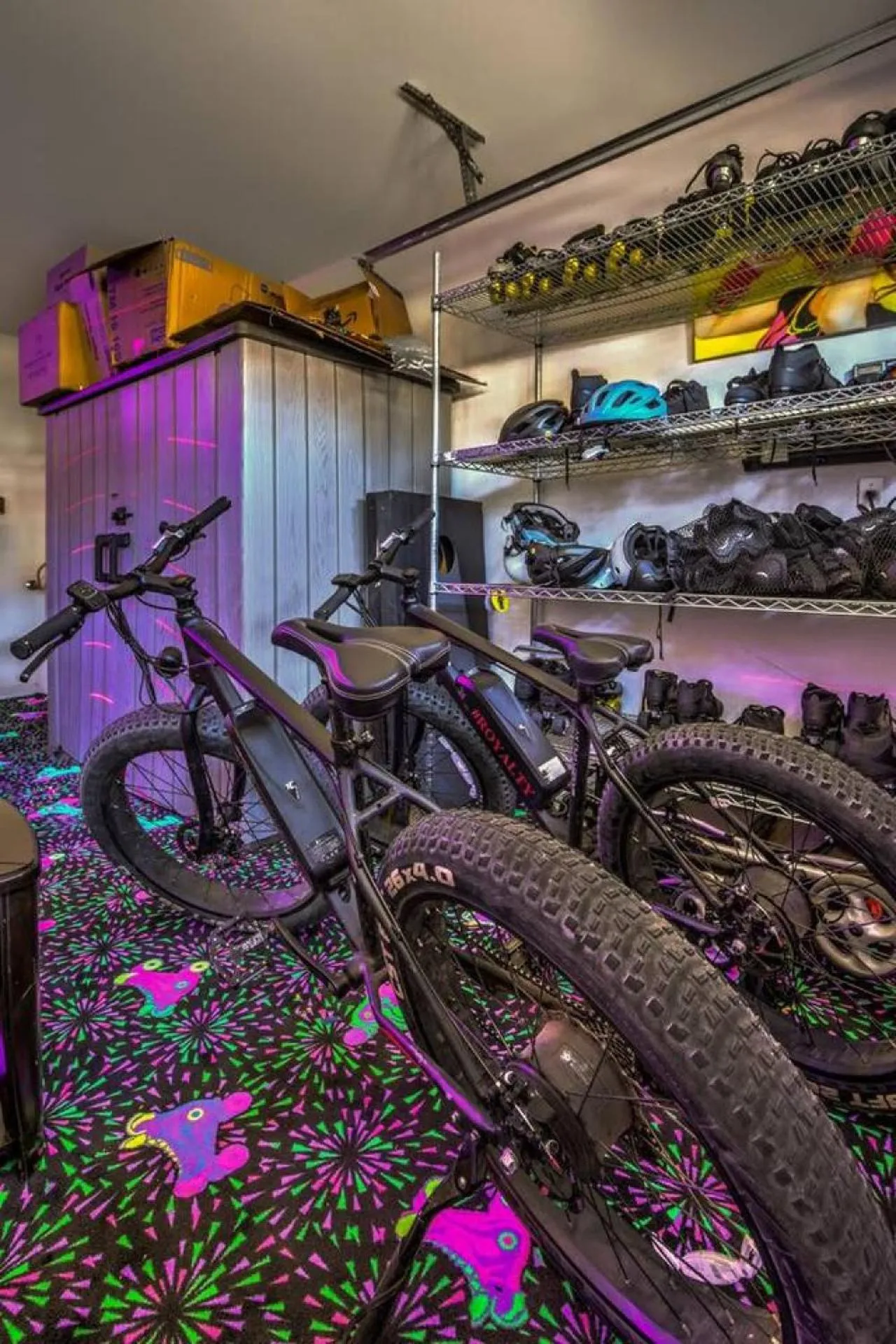 Family Fun for Everyone in Las Vegas- 4 Bedrooms, Billiards, Game Room