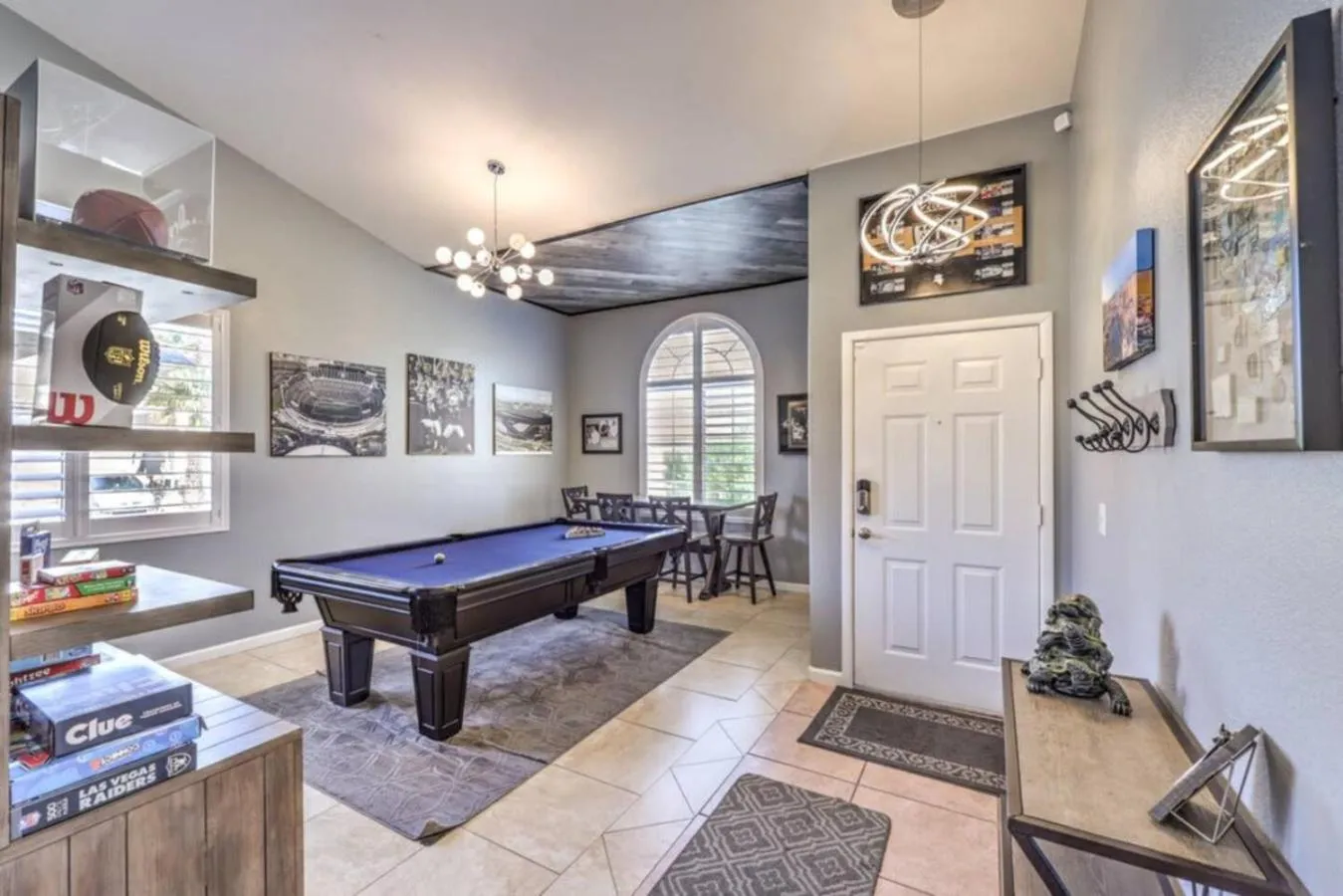 Family Fun for Everyone in Las Vegas- 4 Bedrooms, Billiards, Game Room