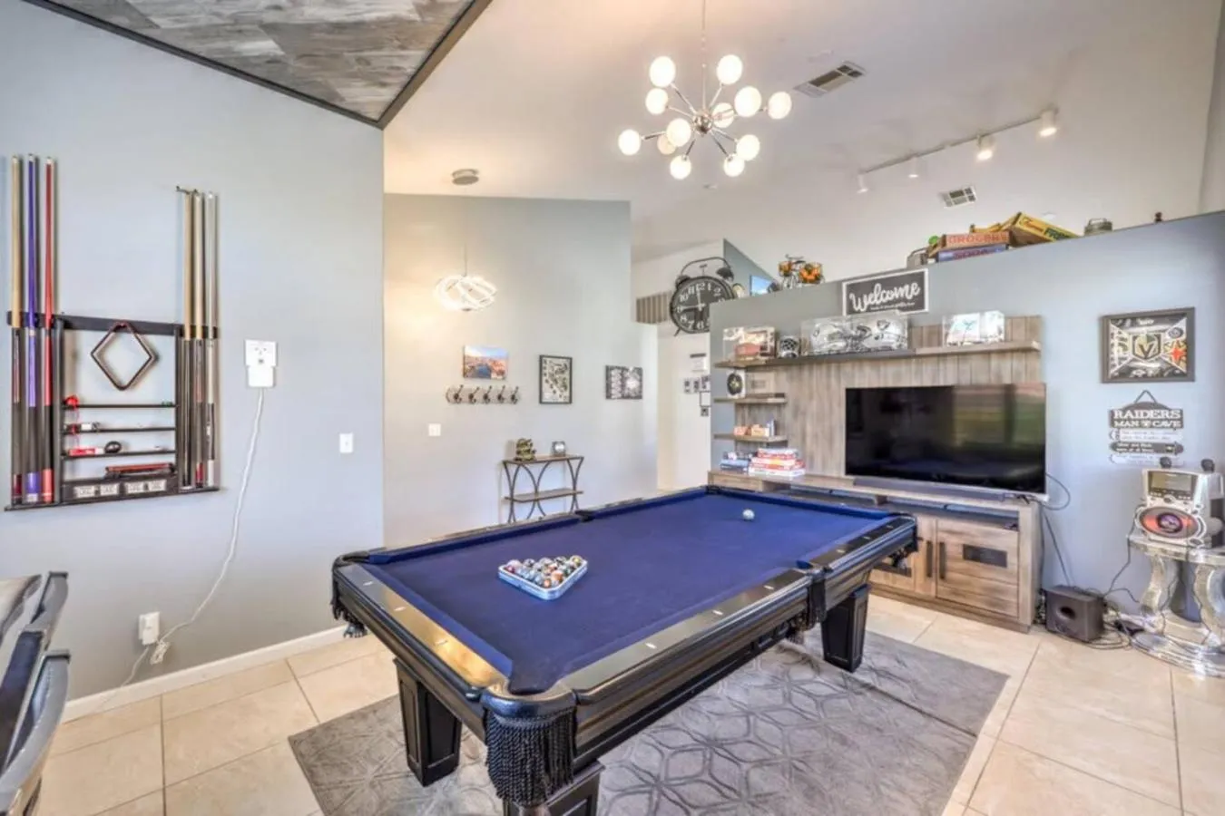 Family Fun for Everyone in Las Vegas- 4 Bedrooms, Billiards, Game Room