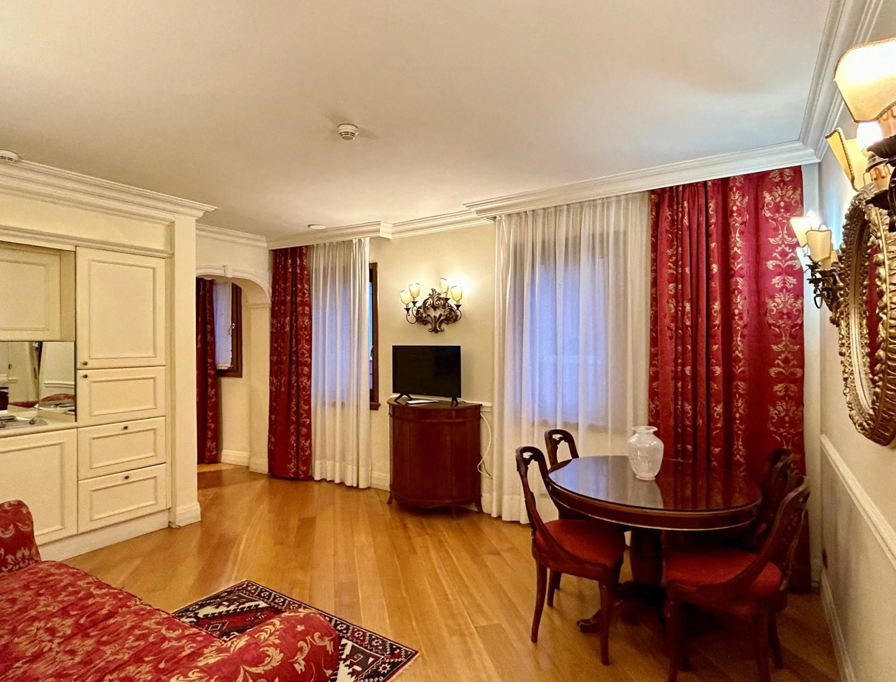 Living room, Bed in Suites Torre Dell'Orologio