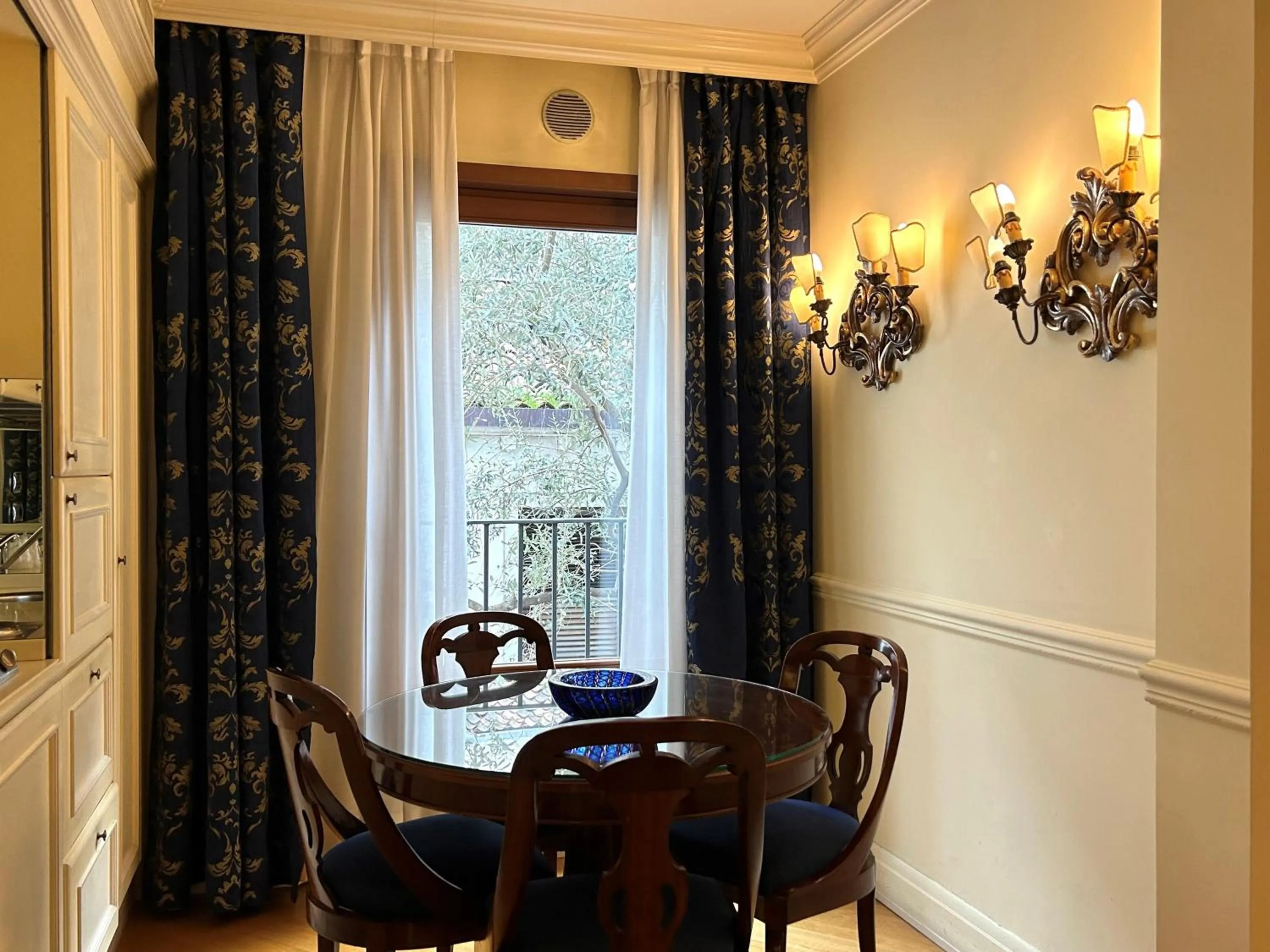Dining area in Suites Torre Dell'Orologio