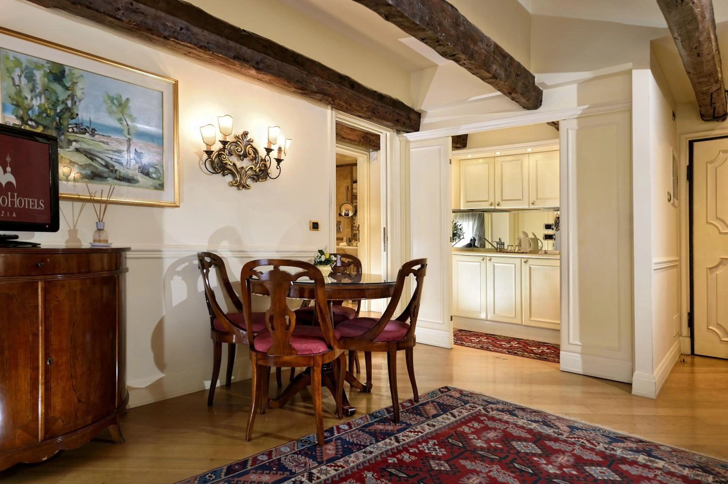 Dining area in Suites Torre Dell'Orologio