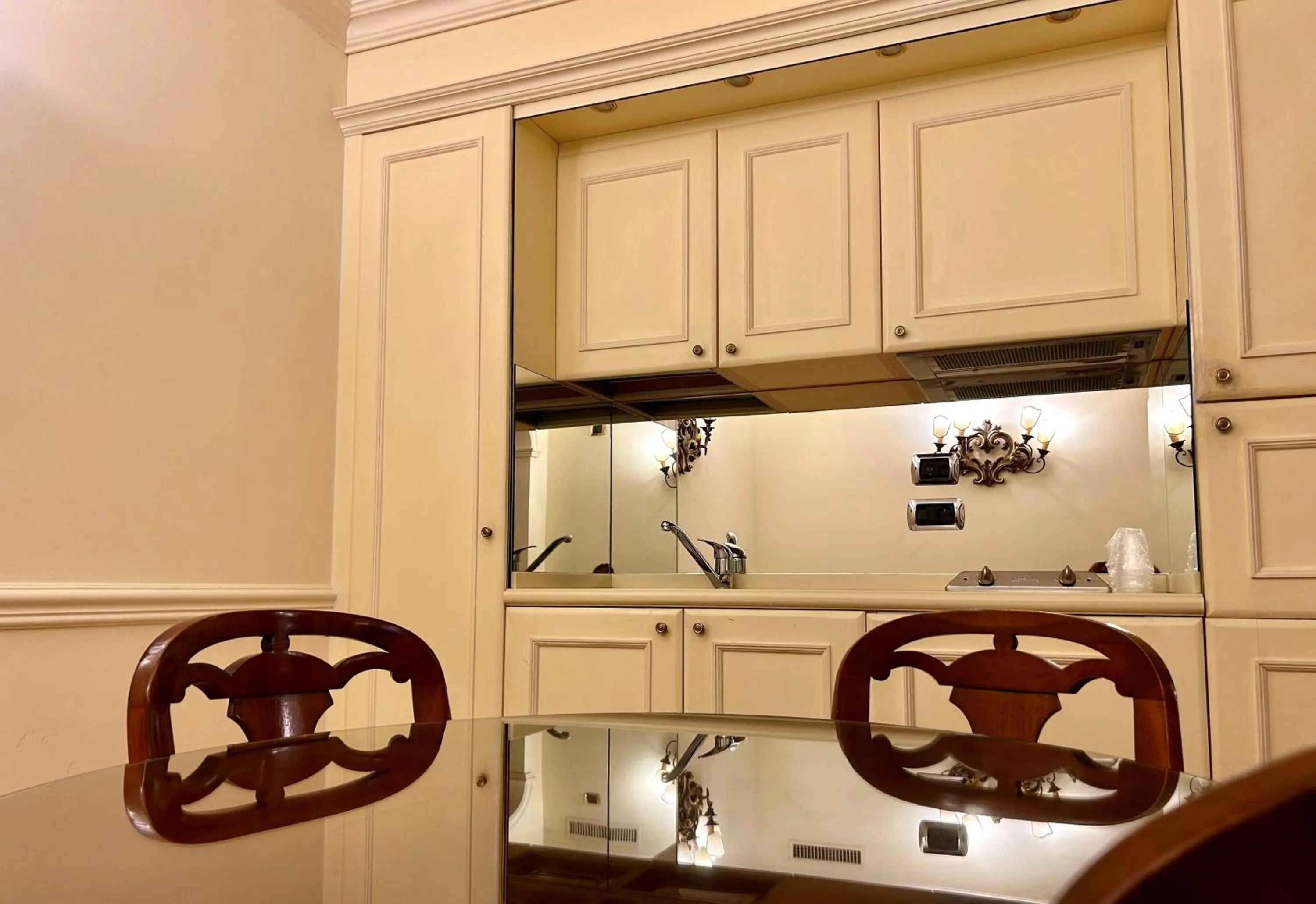 Kitchen or kitchenette in Suites Torre Dell'Orologio