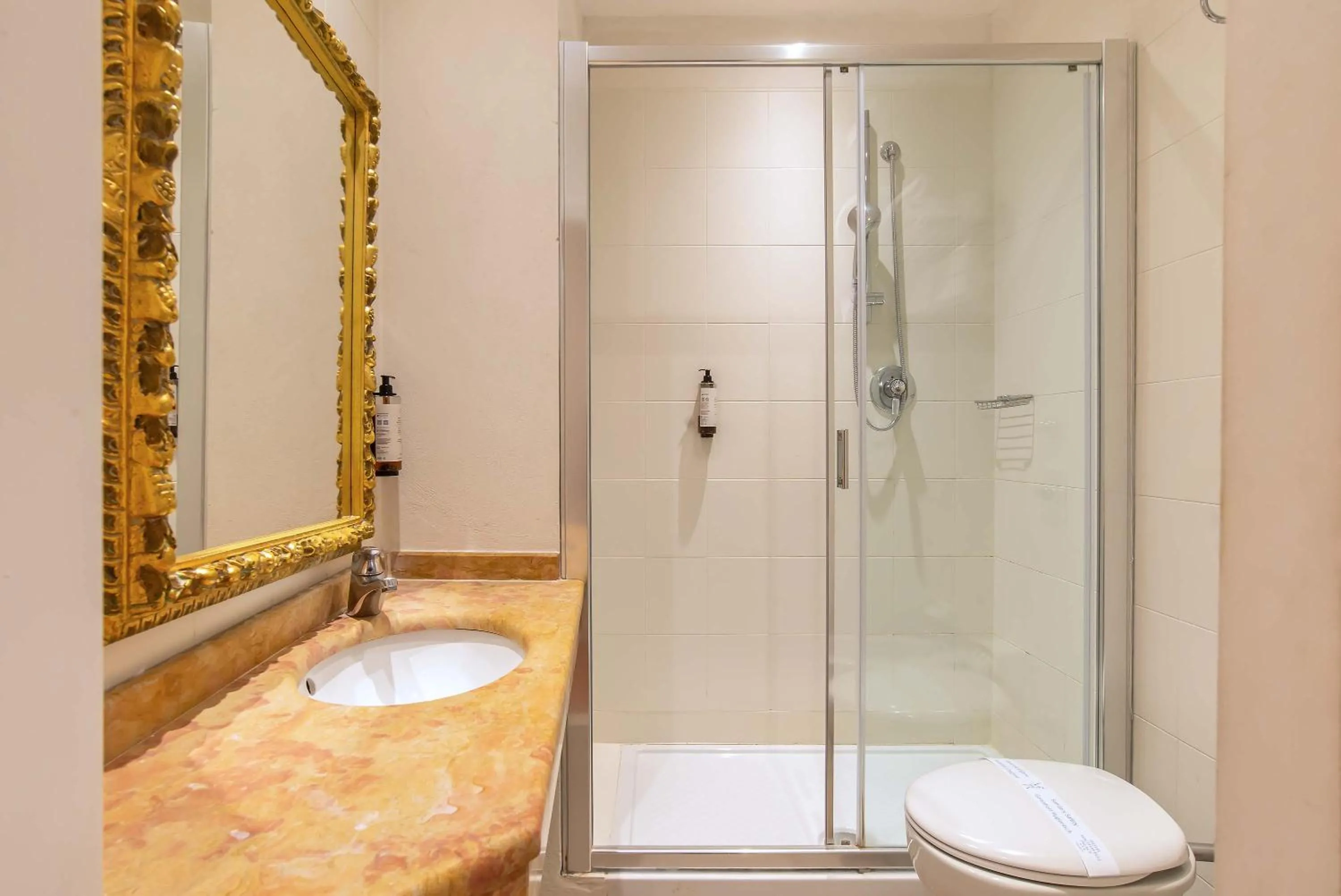 Bathroom in Hotel Machiavelli Palace