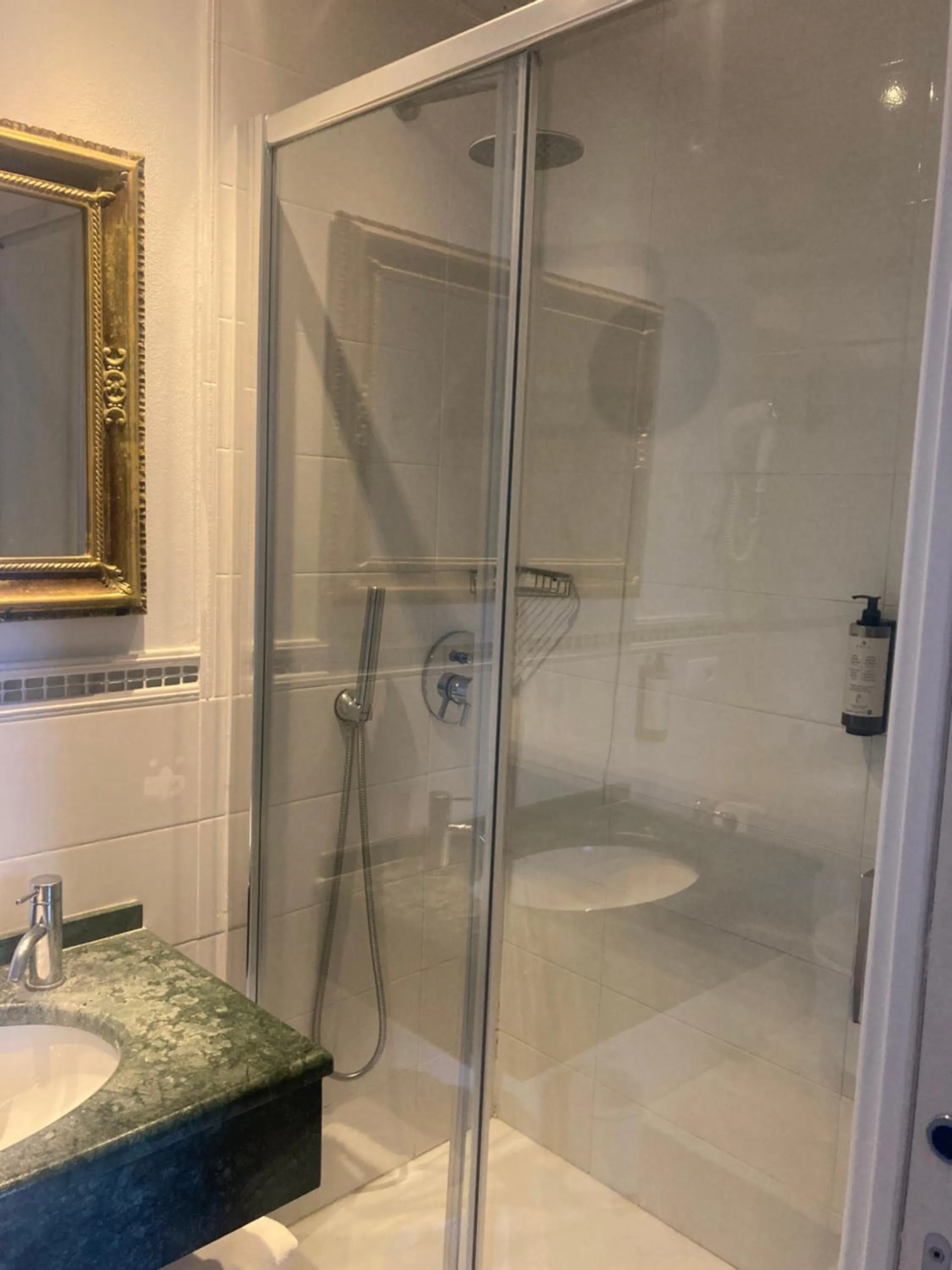 Bathroom in Hotel Machiavelli Palace