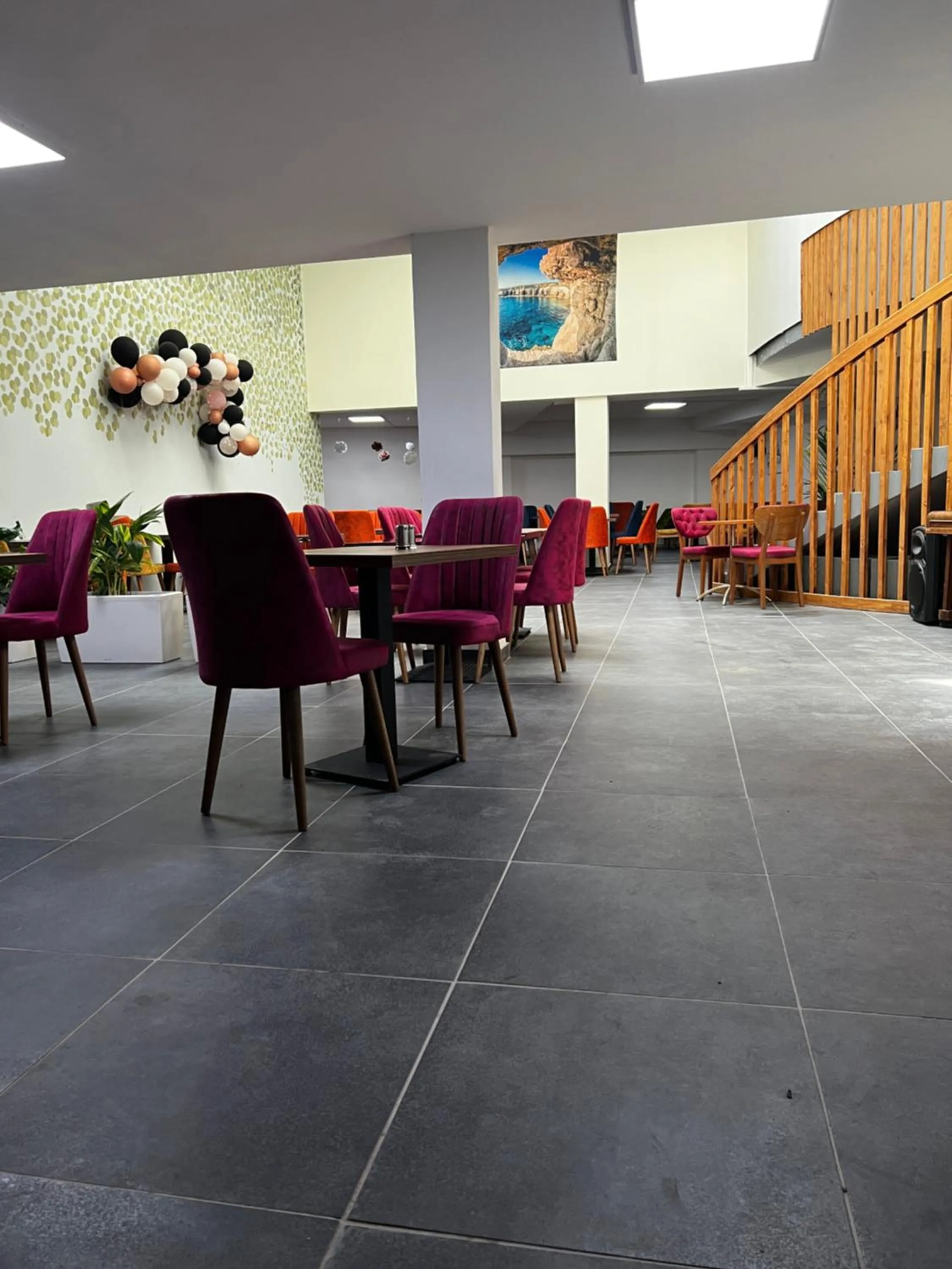 Restaurant/places to eat in Hotel Aviation