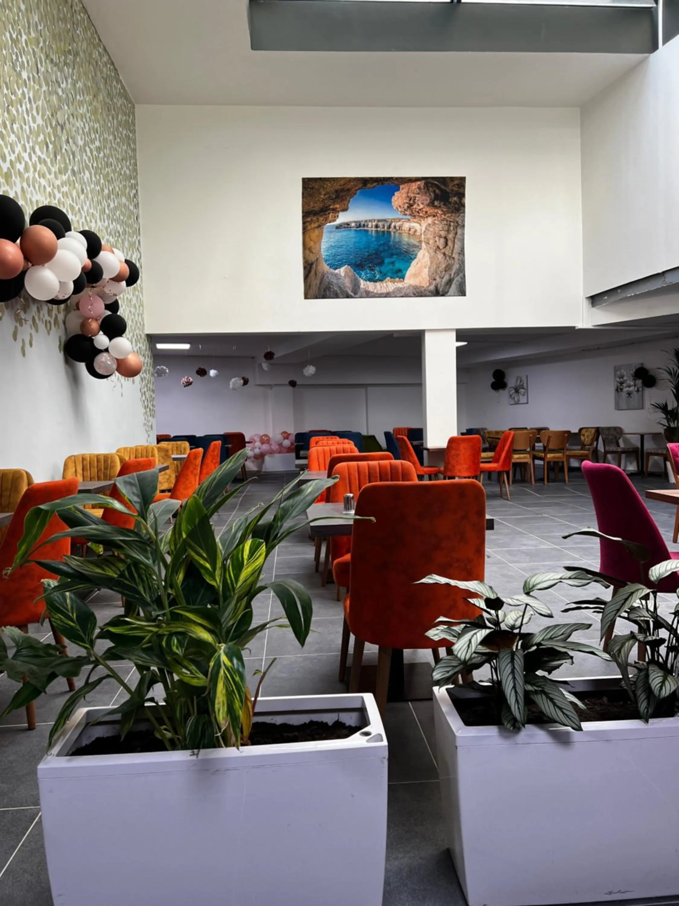 Restaurant/places to eat in Hotel Aviation