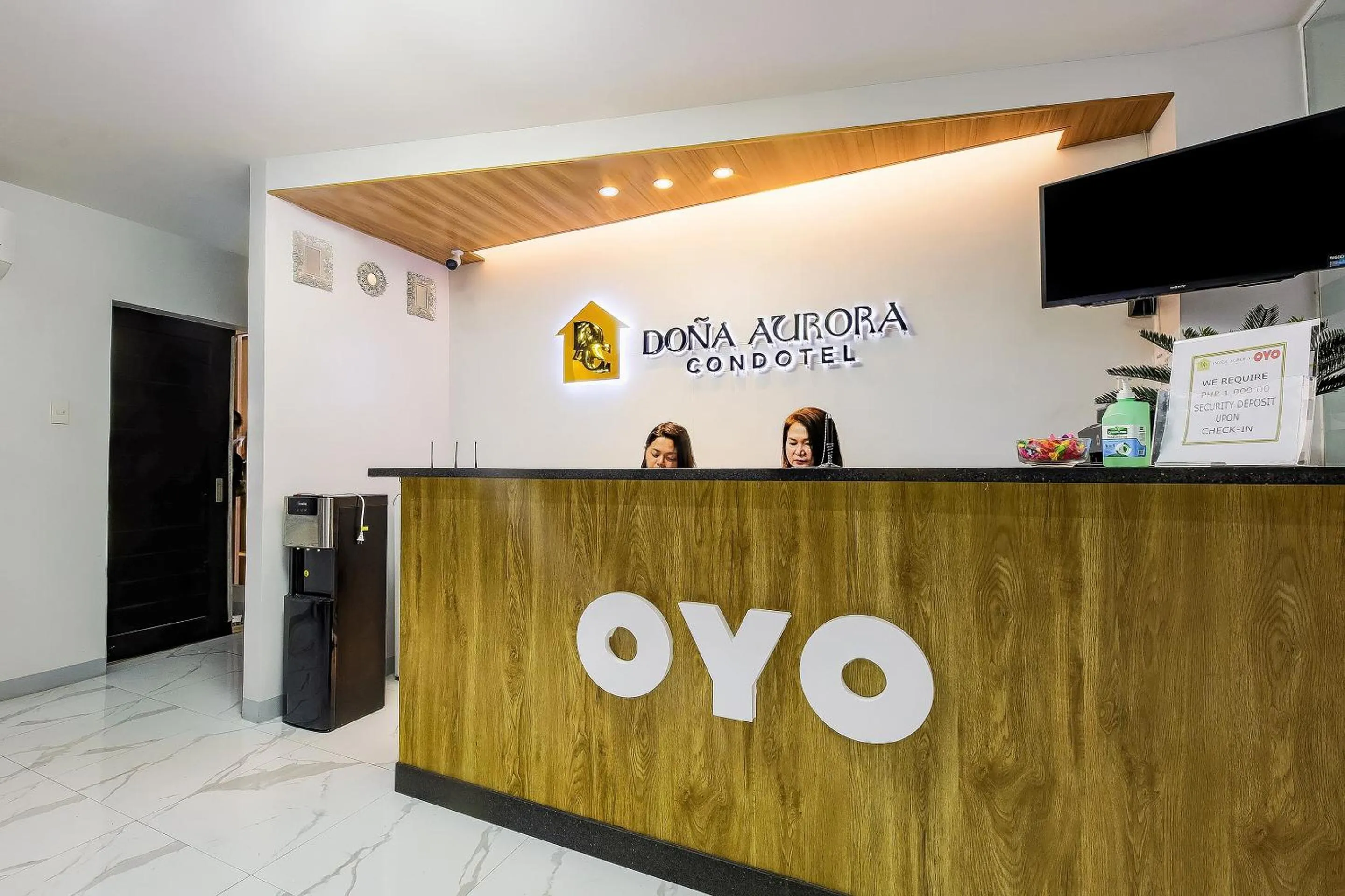 Lobby or reception in OYO 848 Dona Aurora Condotel