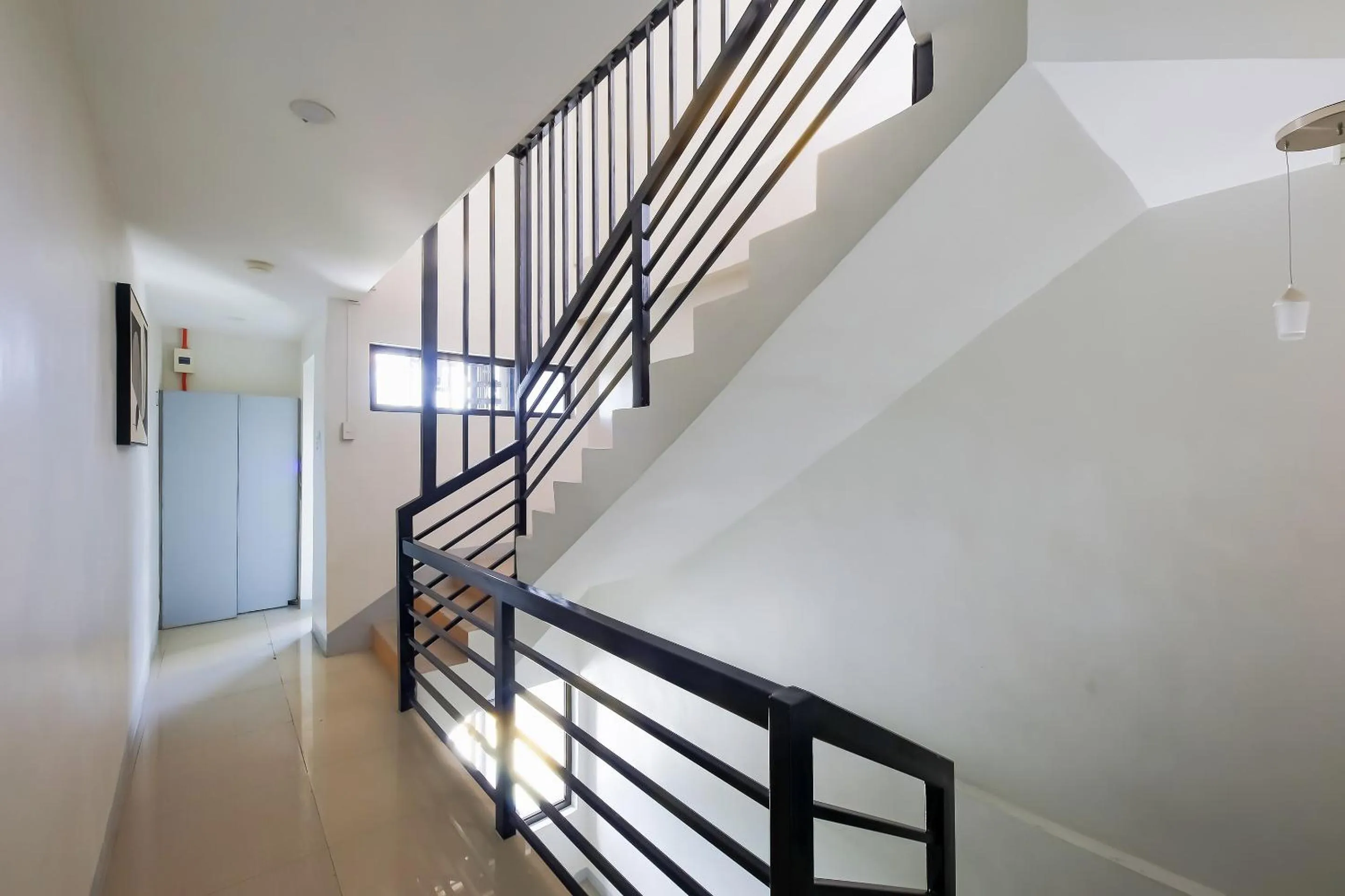 Lobby or reception in OYO 848 Dona Aurora Condotel