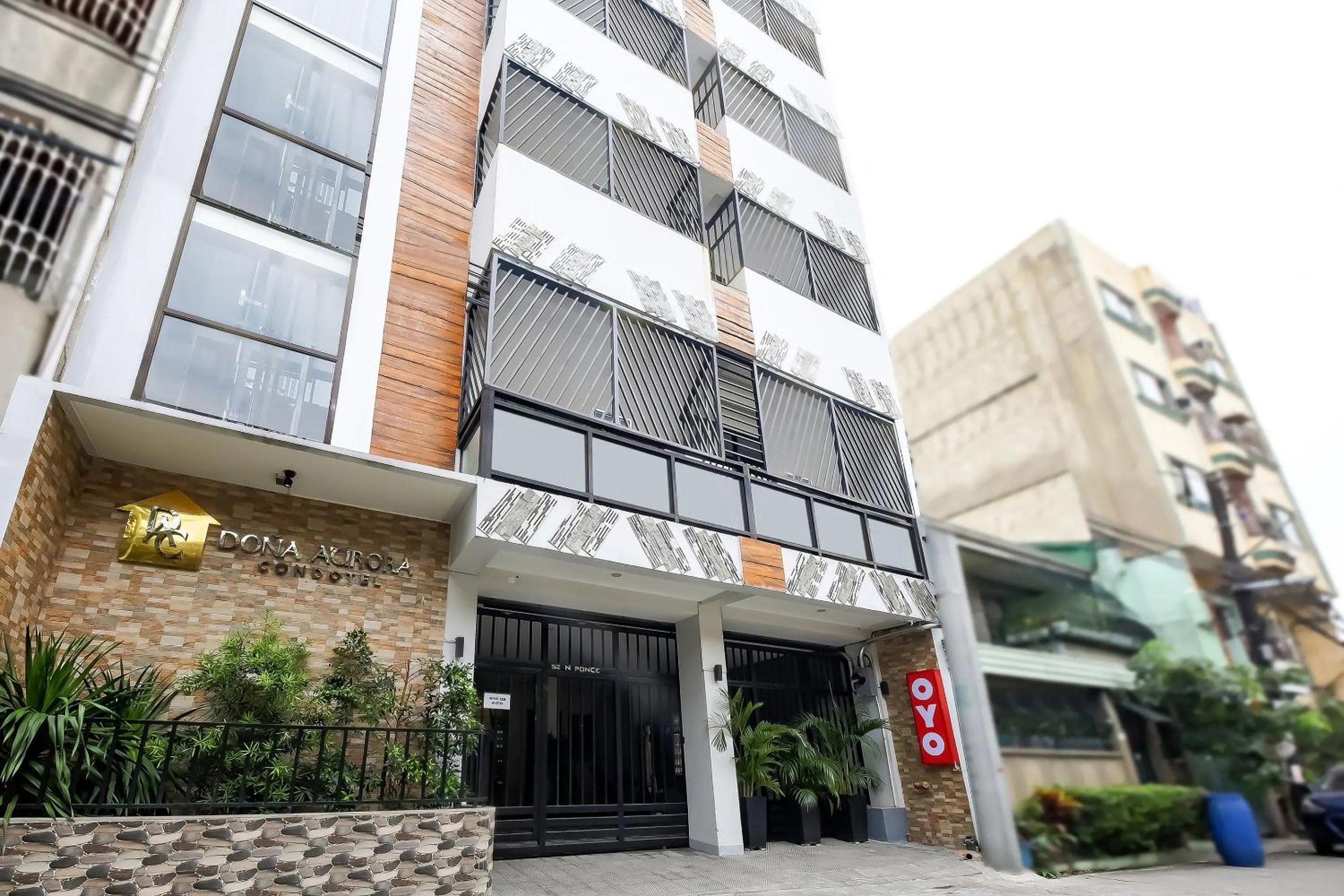 Facade/entrance in OYO 848 Dona Aurora Condotel