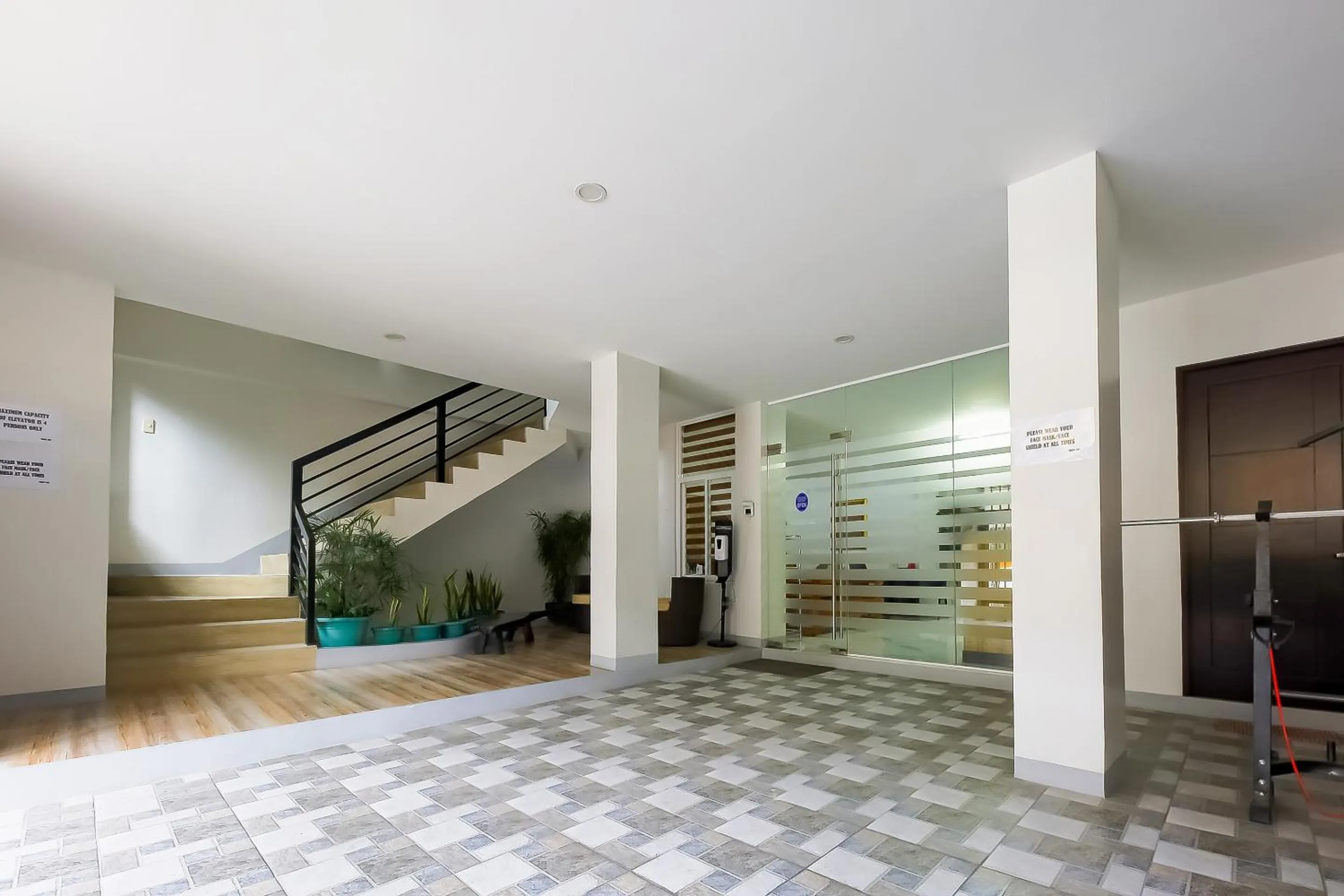 Lobby or reception in OYO 848 Dona Aurora Condotel