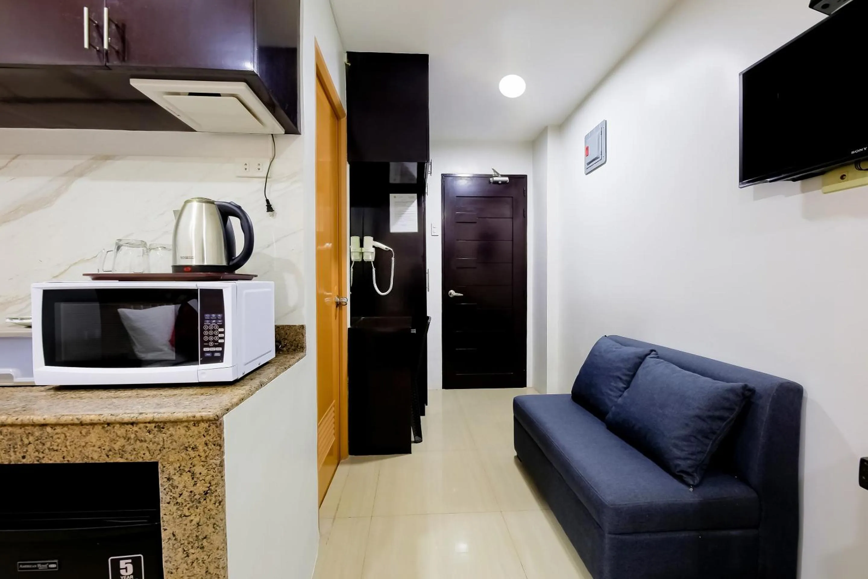 Bedroom in OYO 848 Dona Aurora Condotel