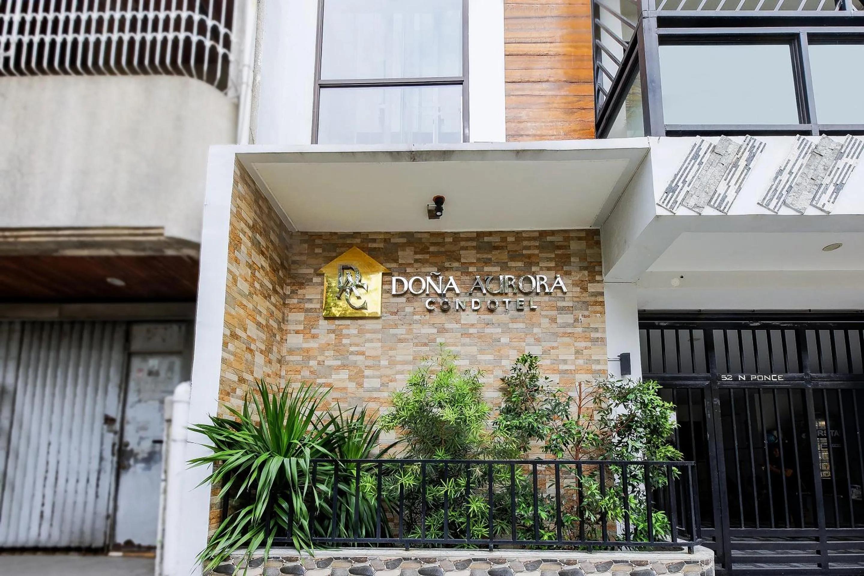 Facade/entrance in OYO 848 Dona Aurora Condotel