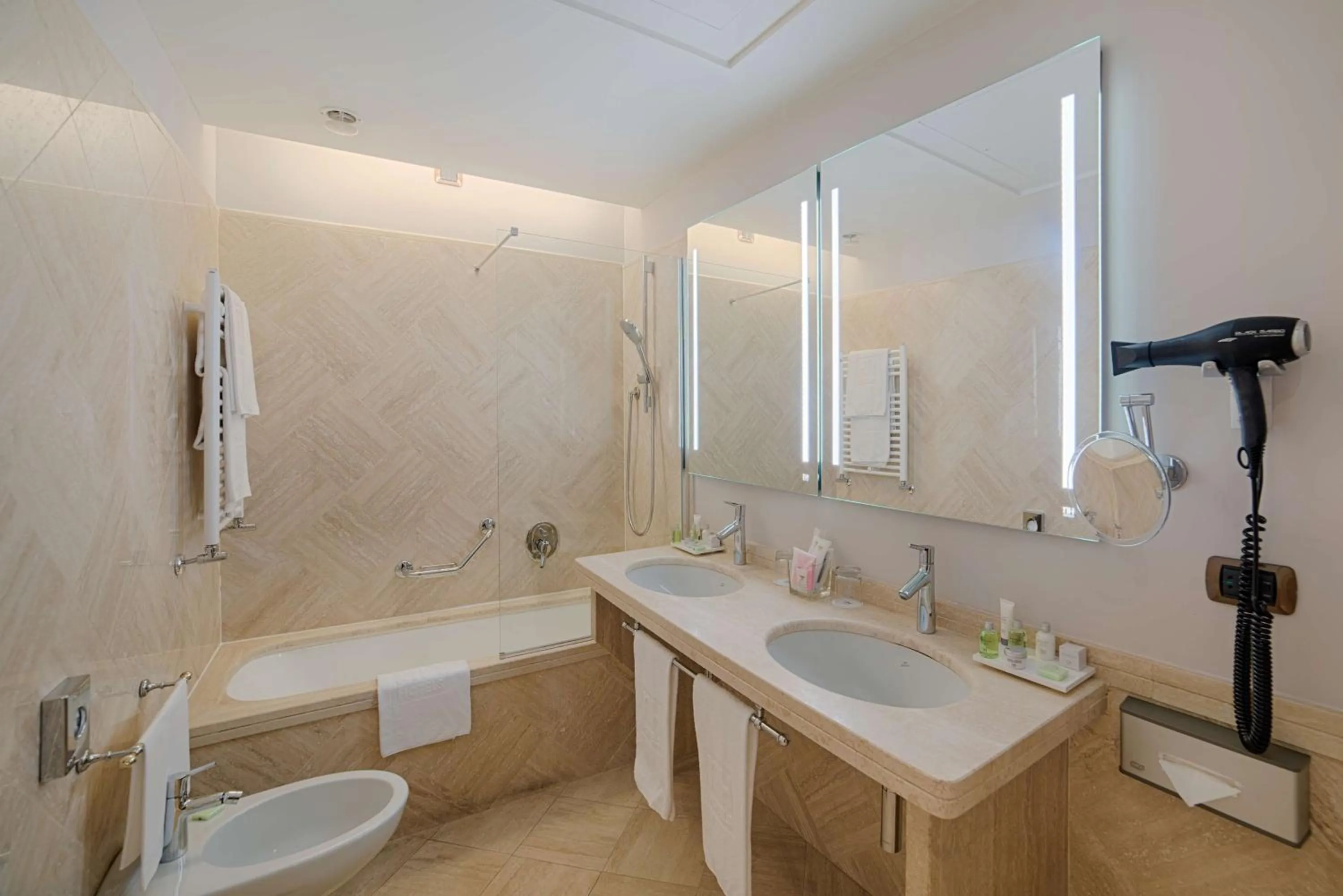 Bathroom in NH Roma Villa Carpegna