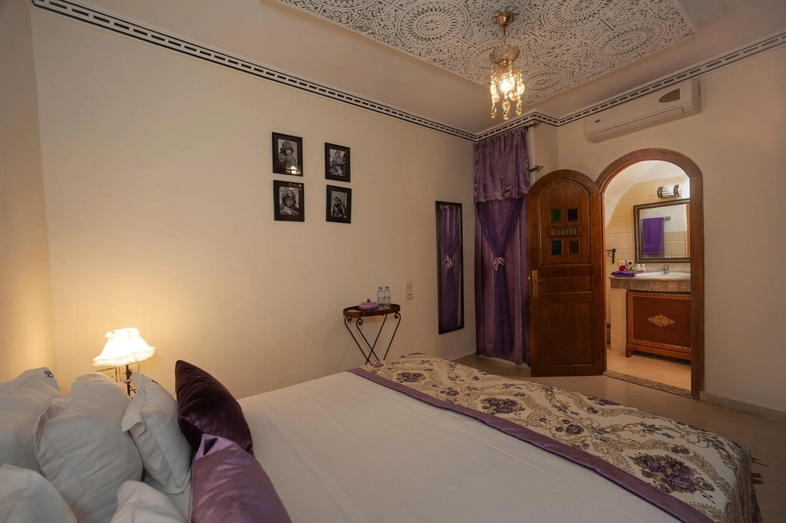 Photo of the whole room, Bed in Riad De La Semaine