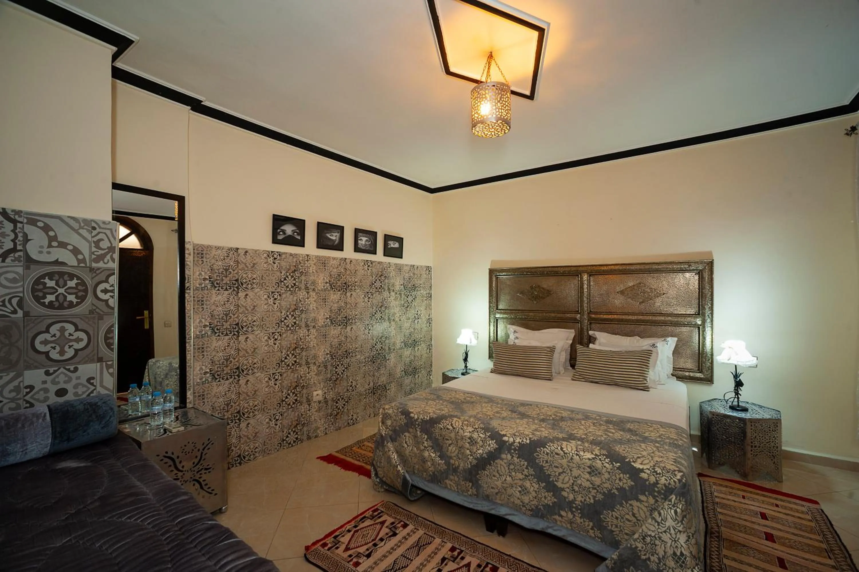 Photo of the whole room, Bed in Riad De La Semaine