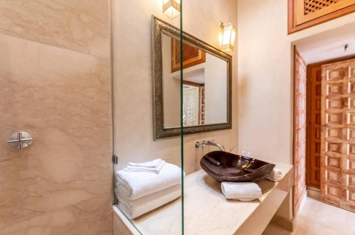 Bathroom, Bed in Riad Kahena