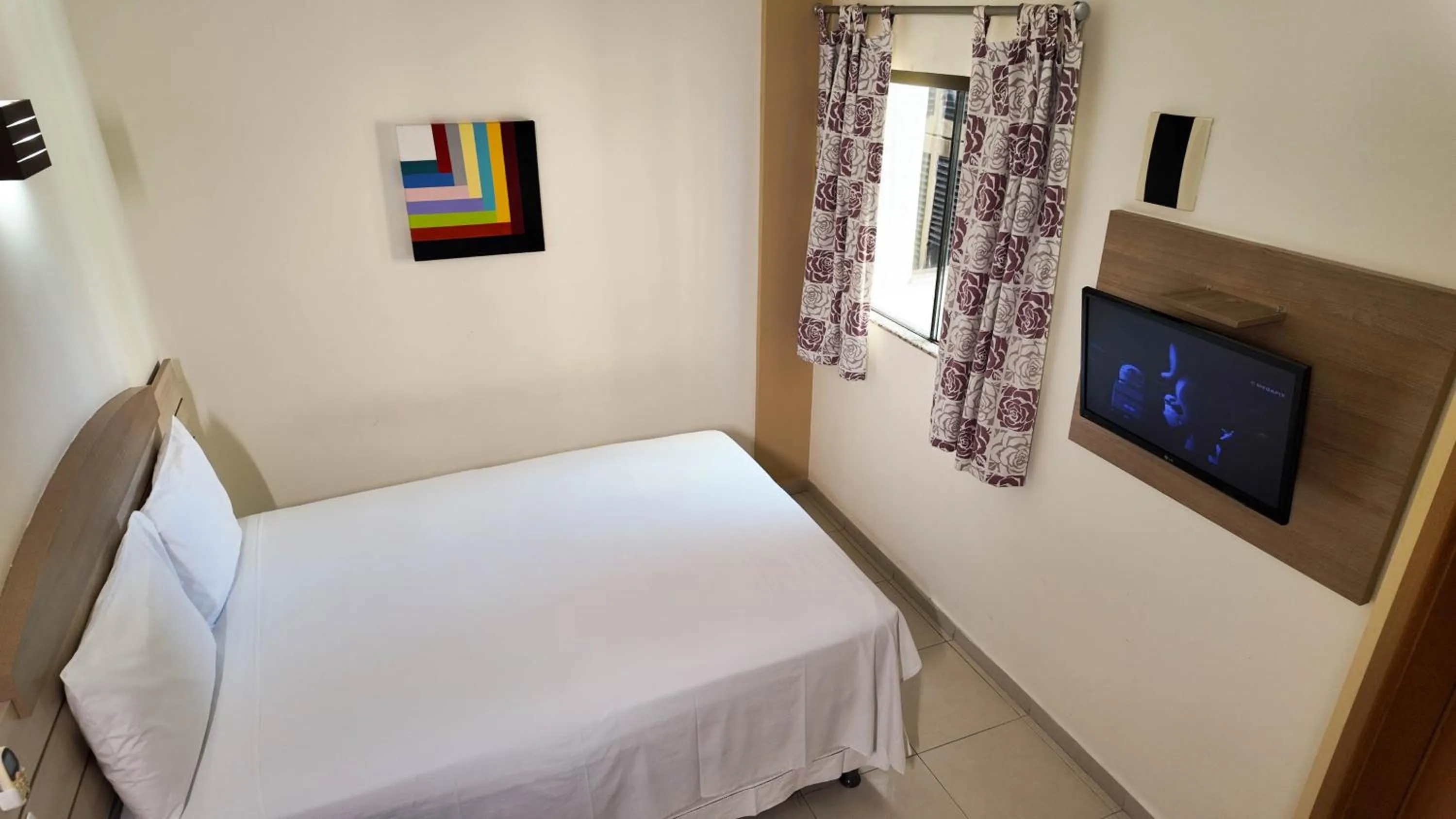 Photo of the whole room, Bed in Larison Executive - by Easy Hotéis