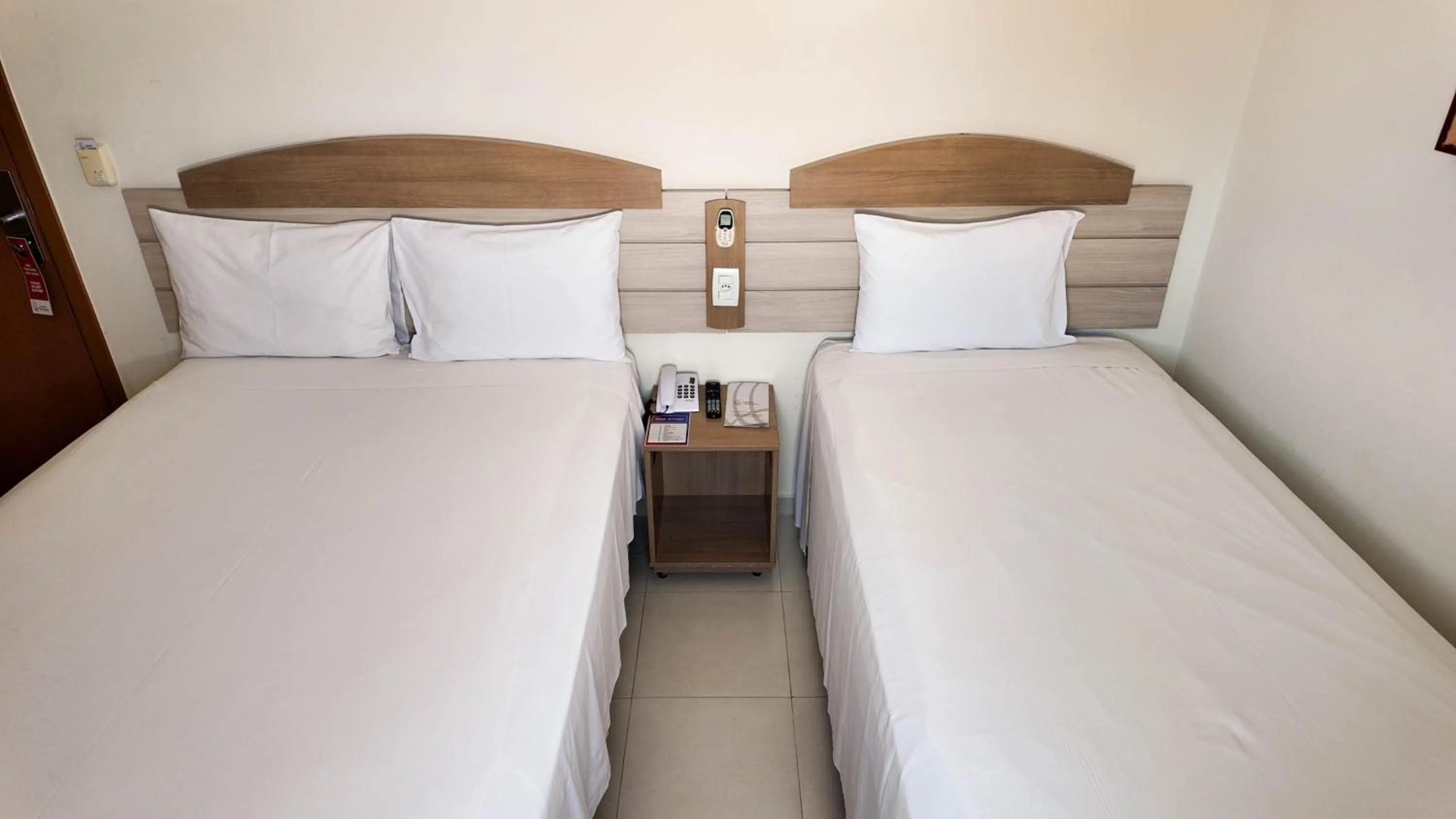 Photo of the whole room, Bed in Larison Executive - by Easy Hotéis