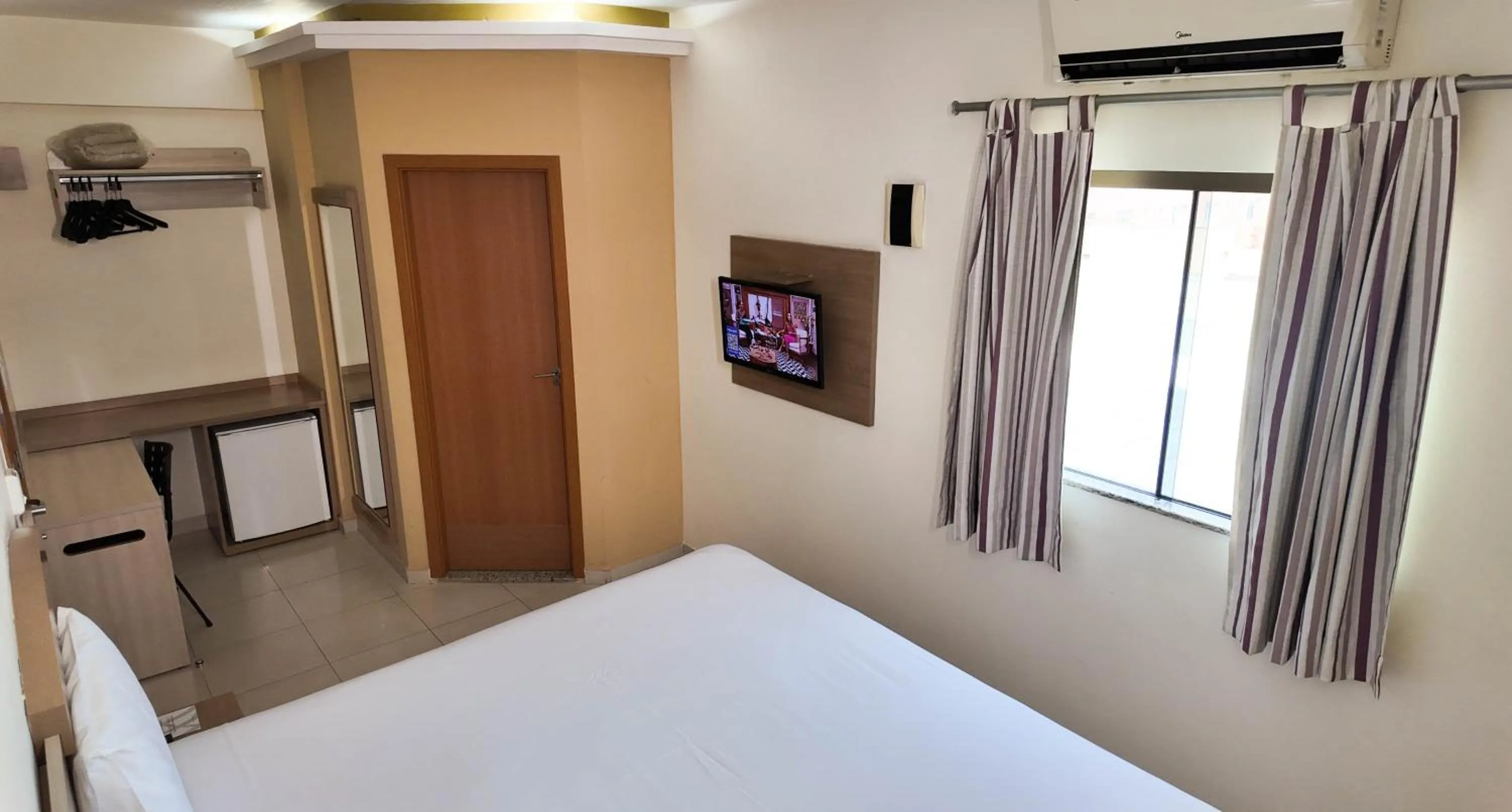 Photo of the whole room, Bed in Larison Executive - by Easy Hotéis