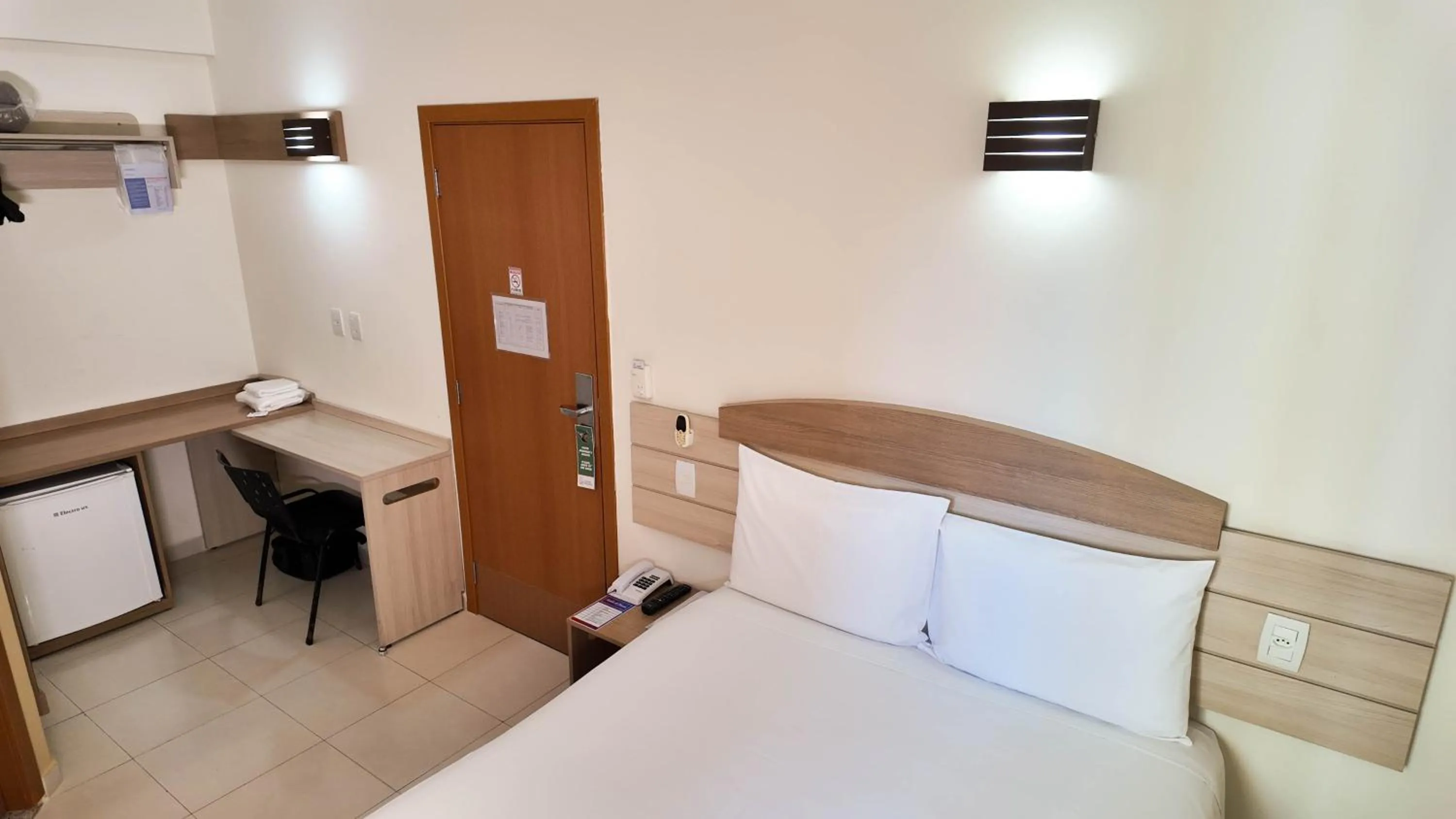 Photo of the whole room, Bed in Larison Executive - by Easy Hotéis