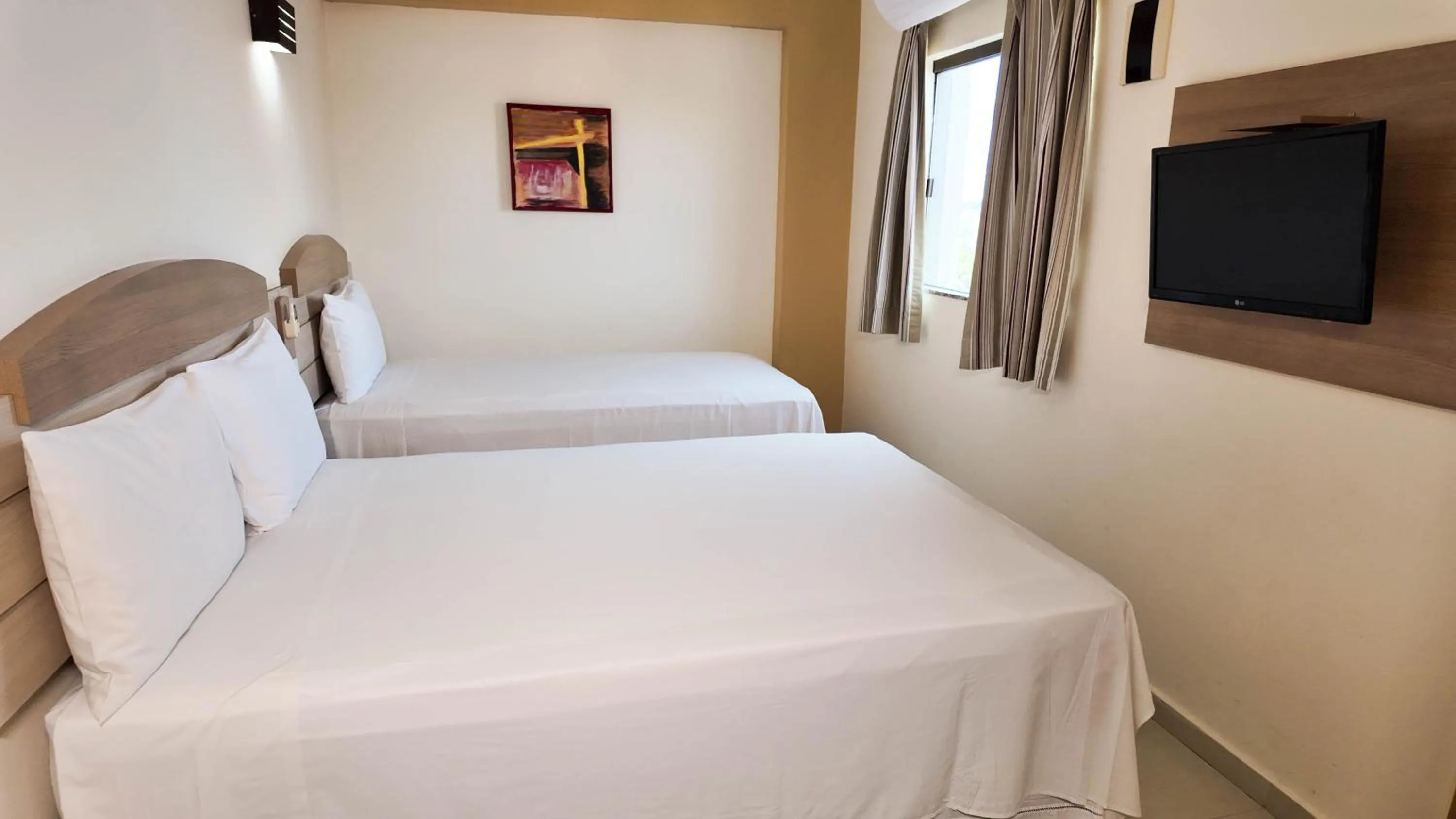 Photo of the whole room, Bed in Larison Executive - by Easy Hotéis