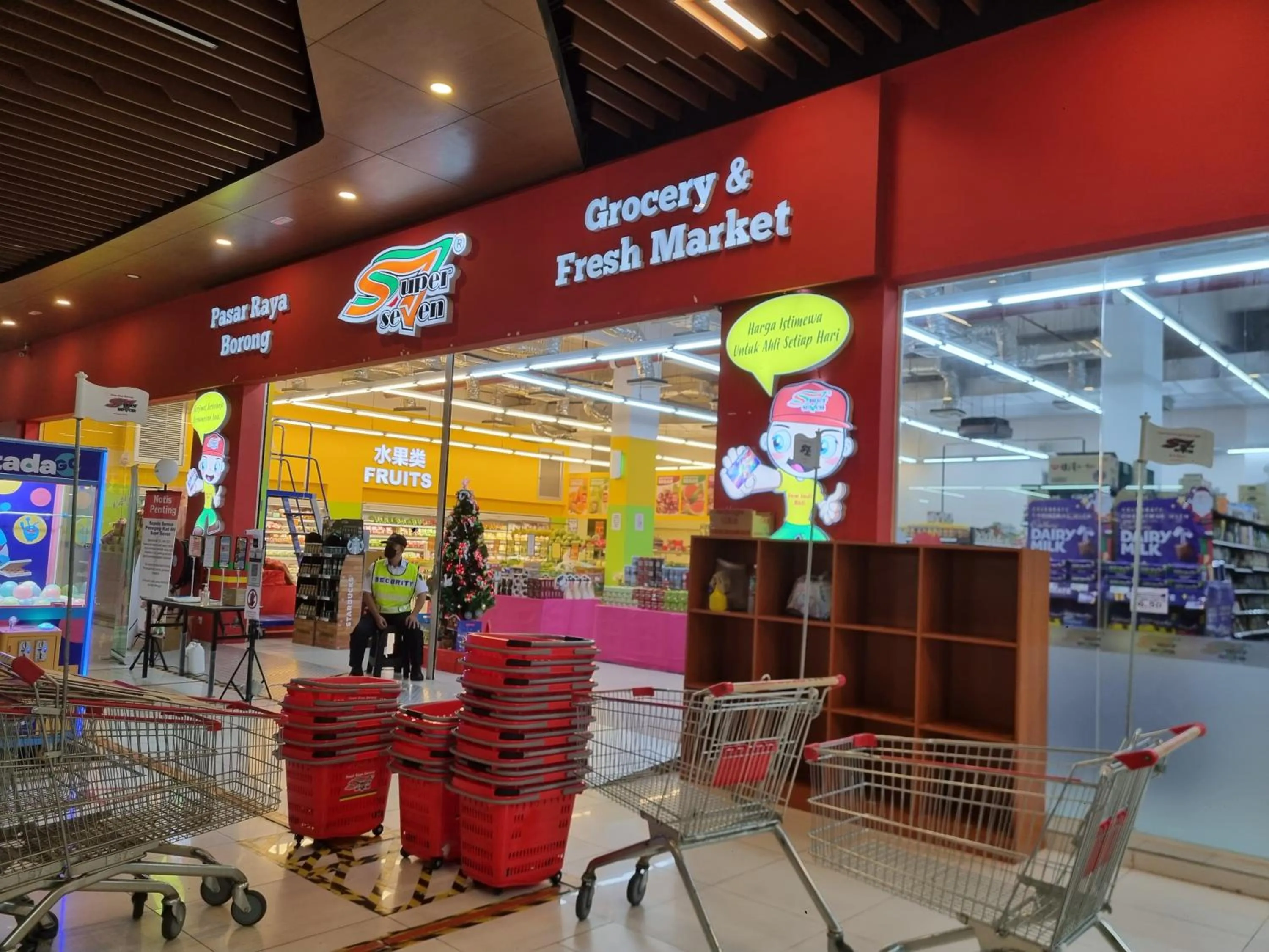 Supermarket/grocery shop in FREE Parking Revo Aurora I 2Bedroom l 5pax I Pavilion2