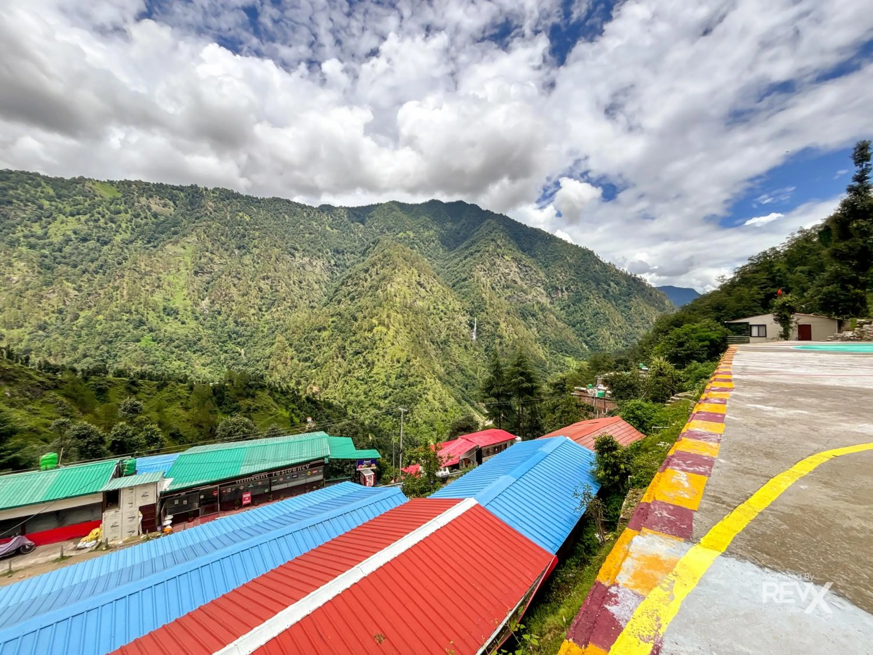 Day in The Sona Heli Resort