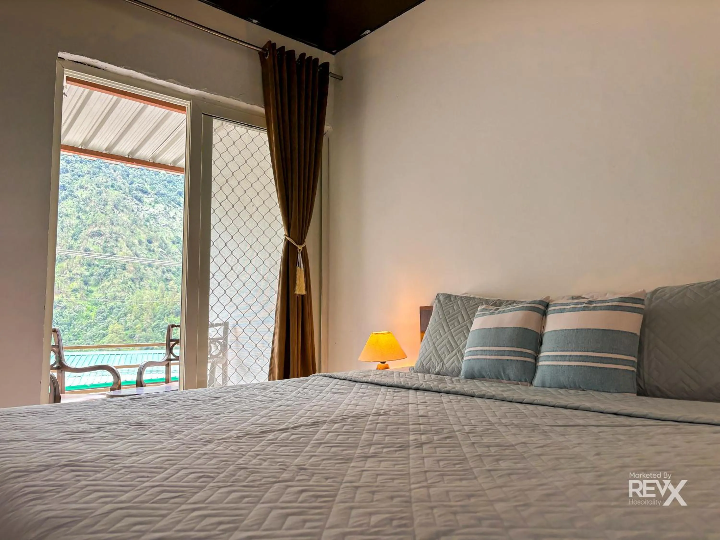 Bed in The Sona Heli Resort