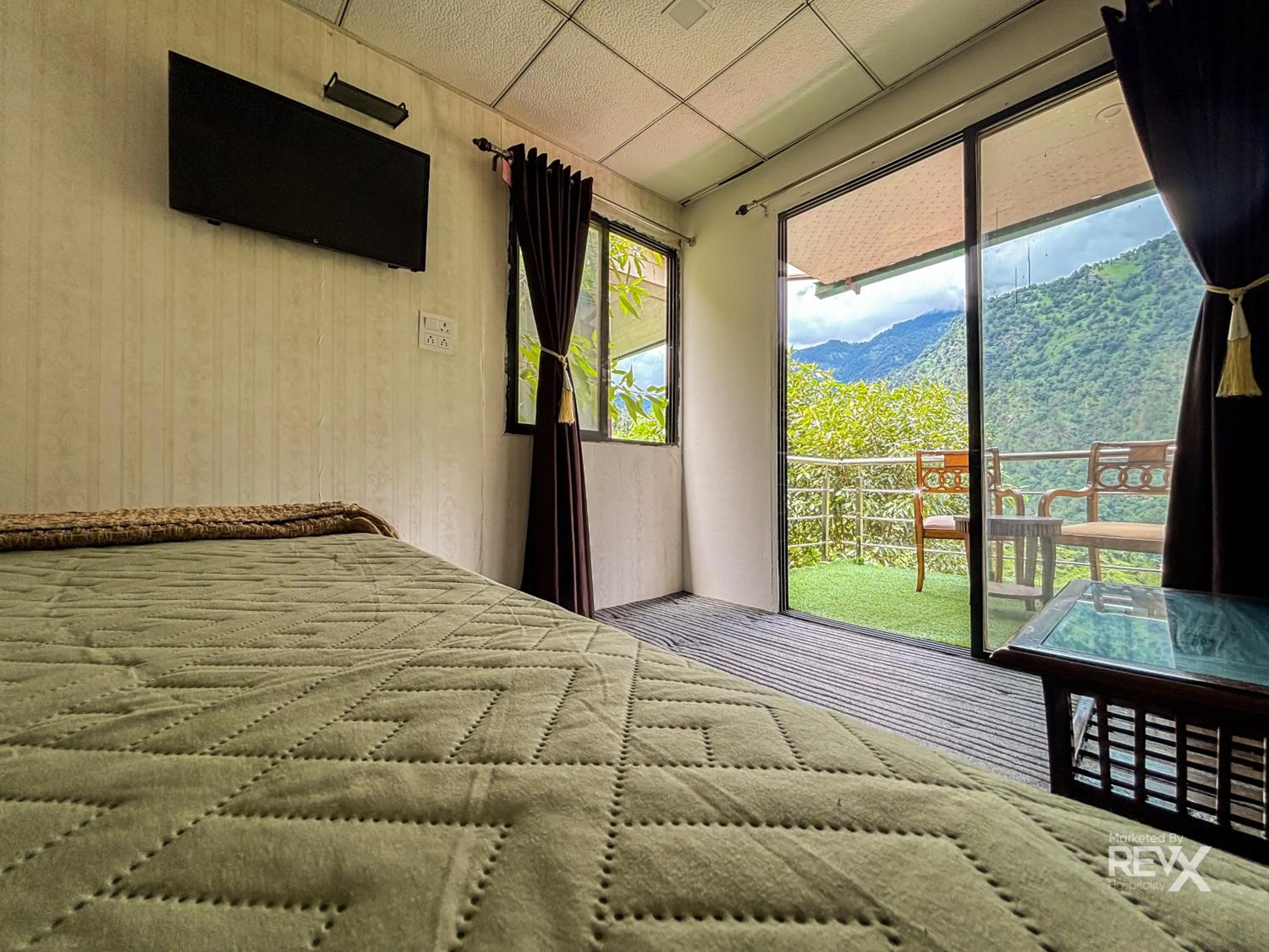 Bed in The Sona Heli Resort