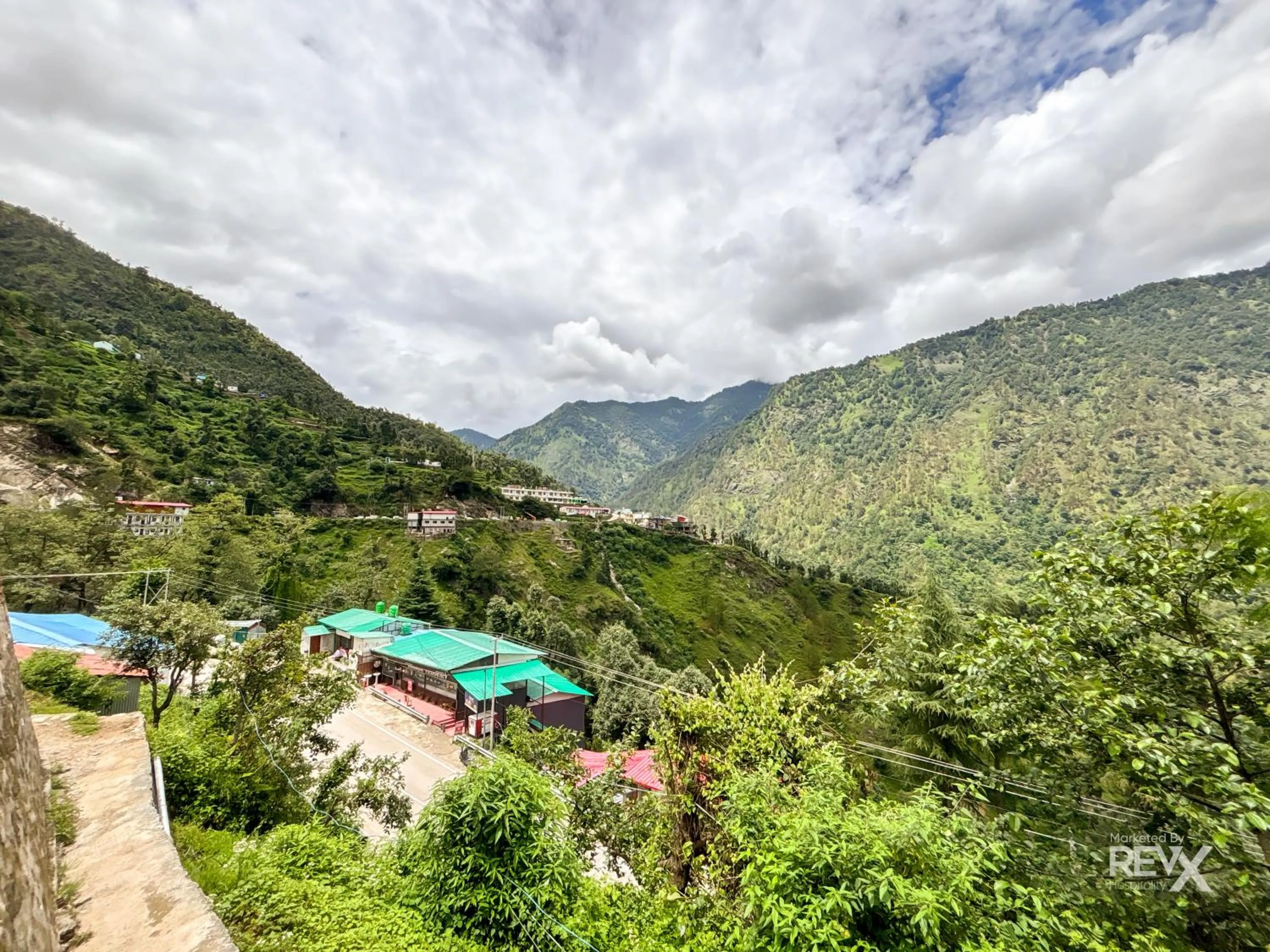 Day in The Sona Heli Resort