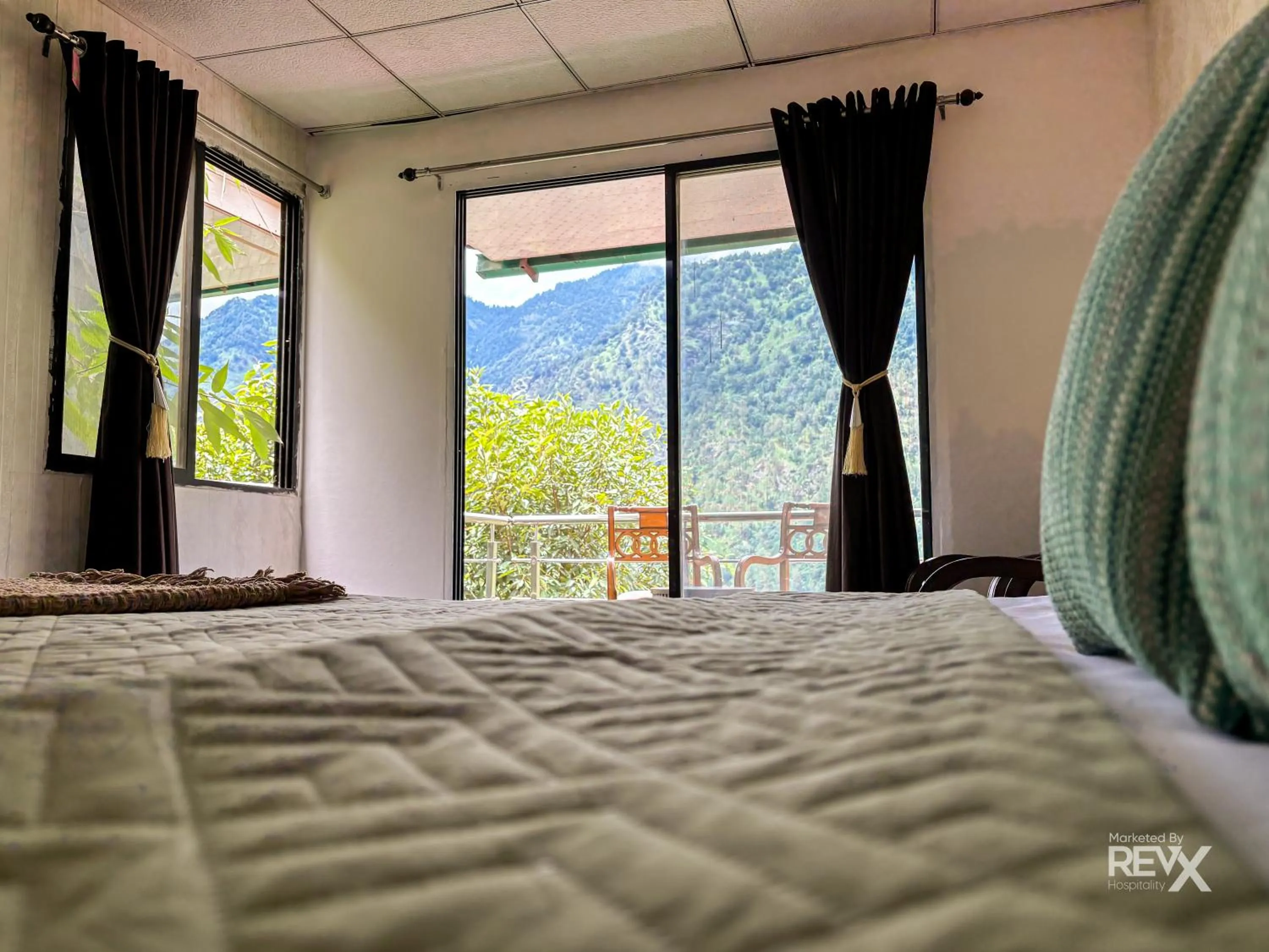 Bed in The Sona Heli Resort