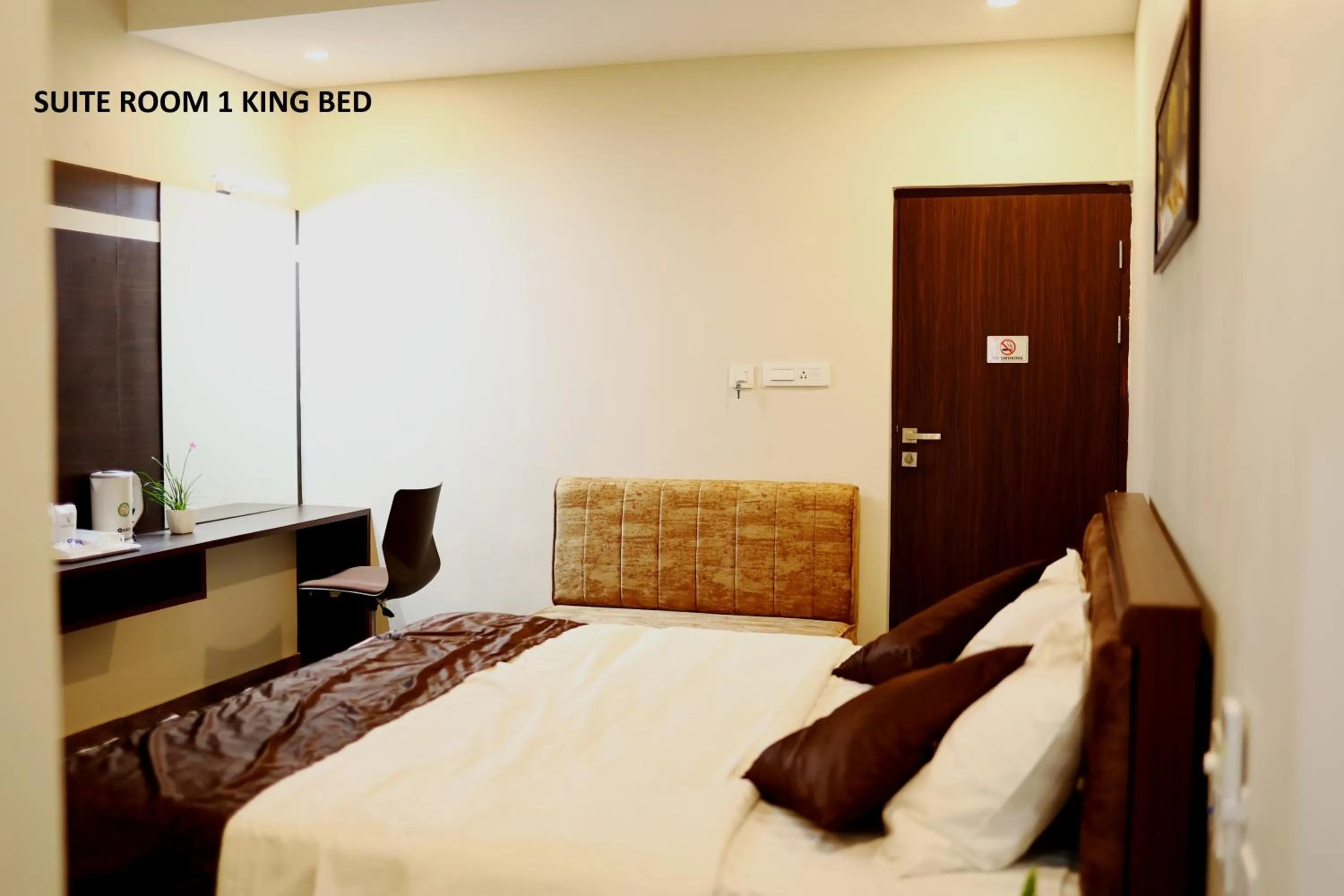 TV and multimedia, Bed in HOTEL PARK KRISHNA