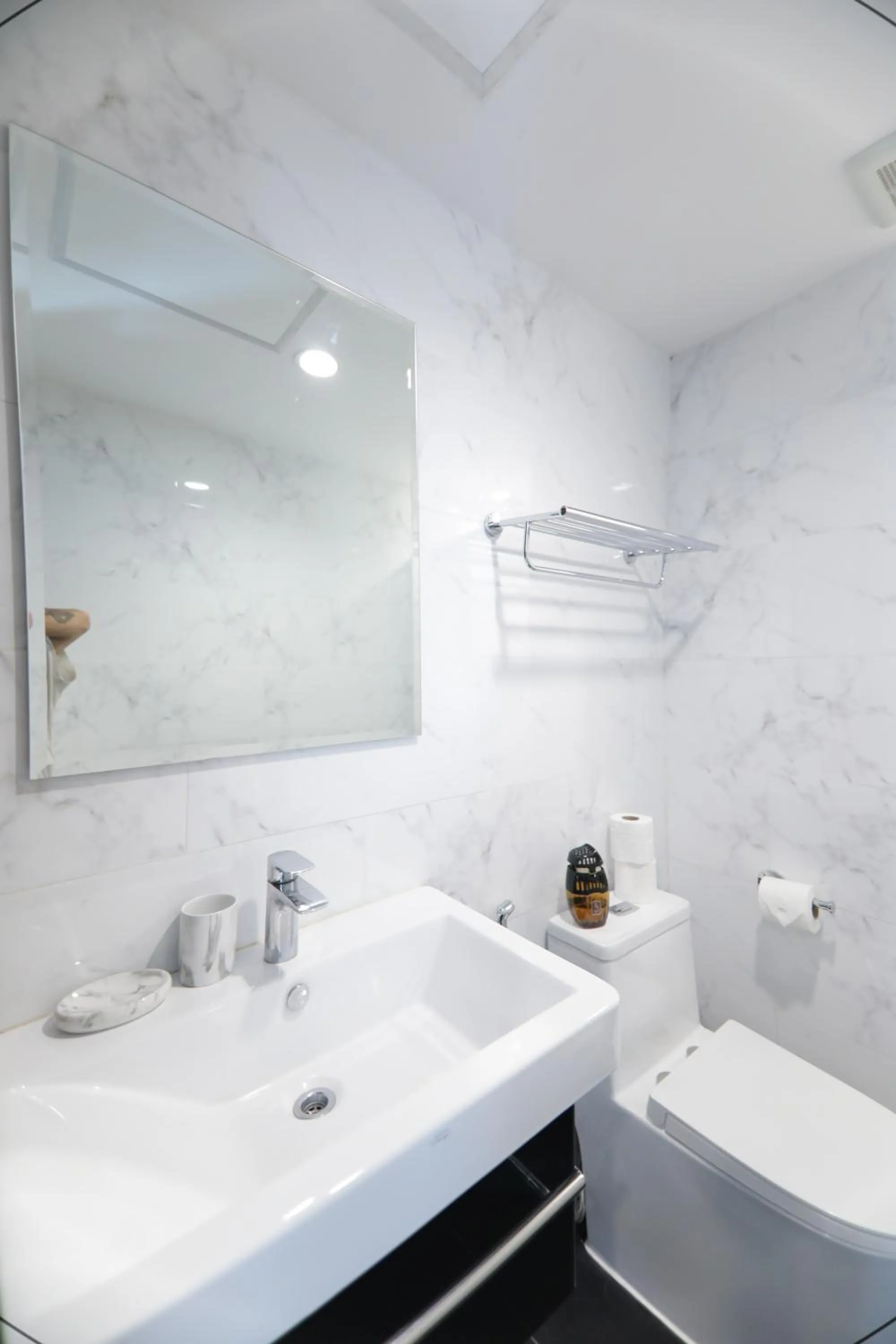 Shower in WiRE BANGKOK PRAKHANONG