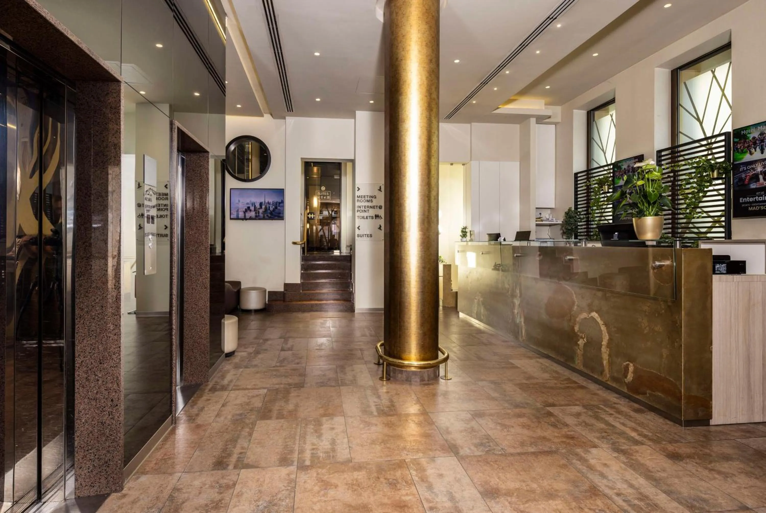 Lobby or reception in Best Western Madison Hotel