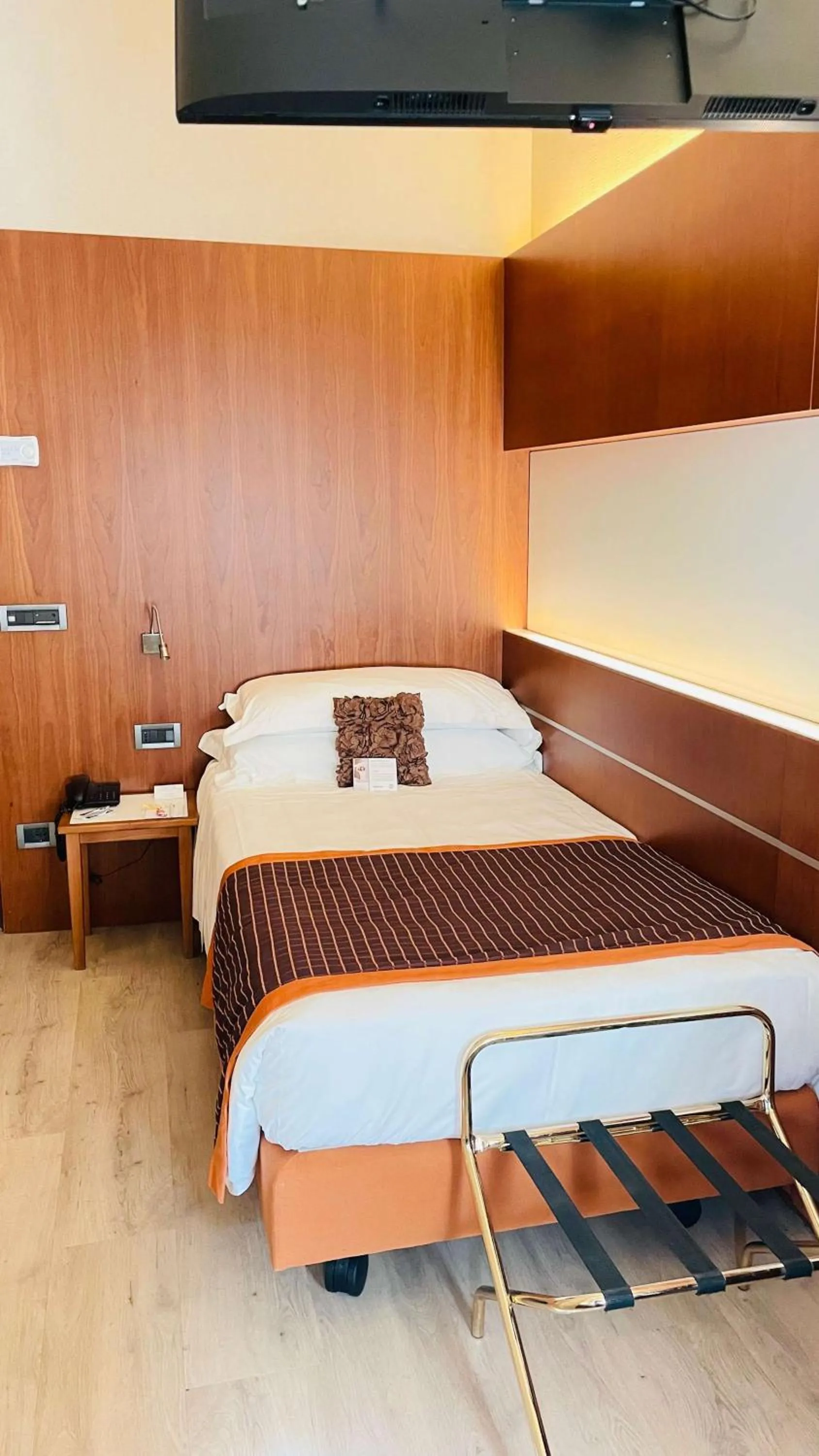 Bedroom, Bed in Best Western Madison Hotel