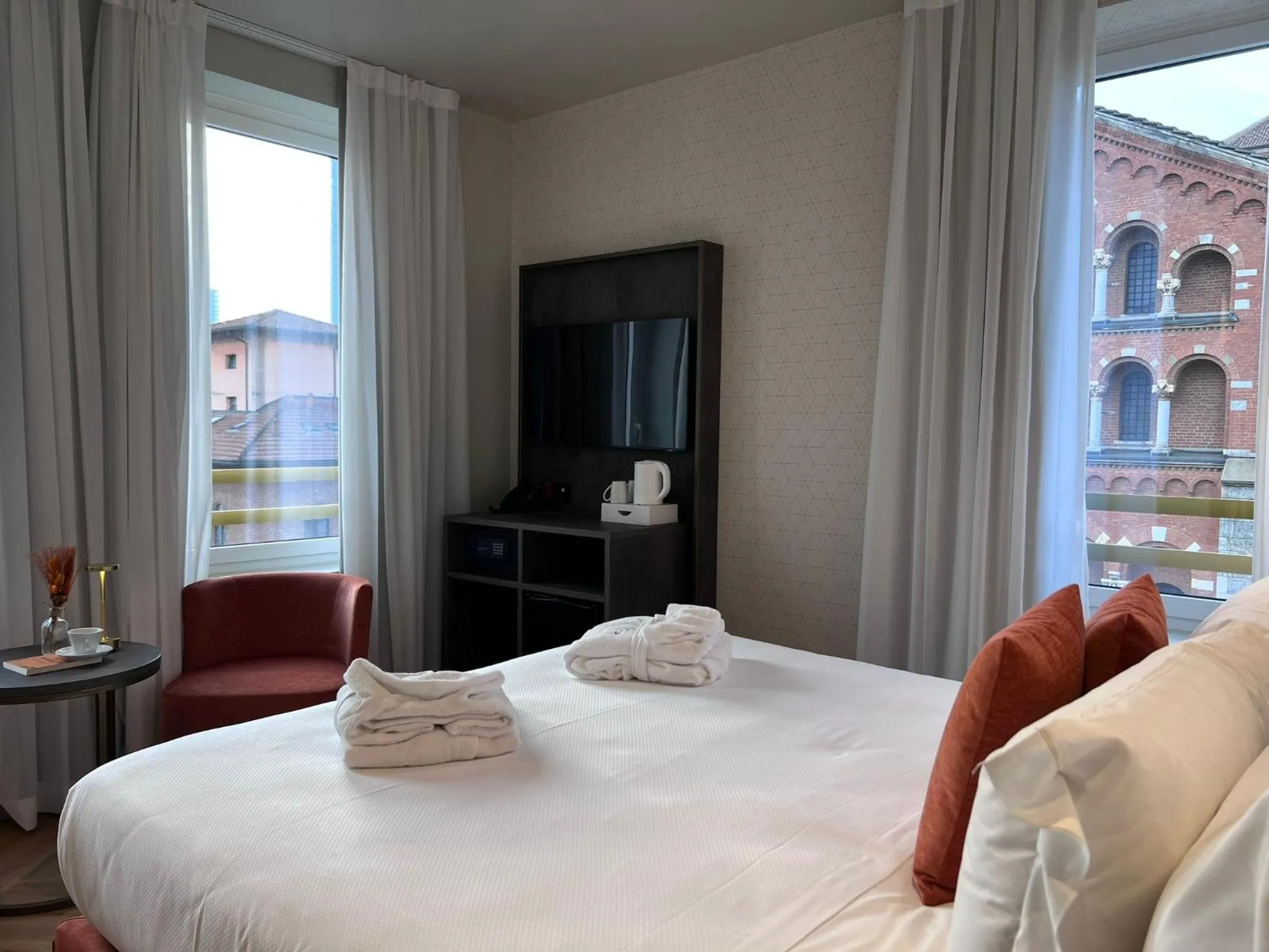 View (from property/room), Bed in Best Western Madison Hotel