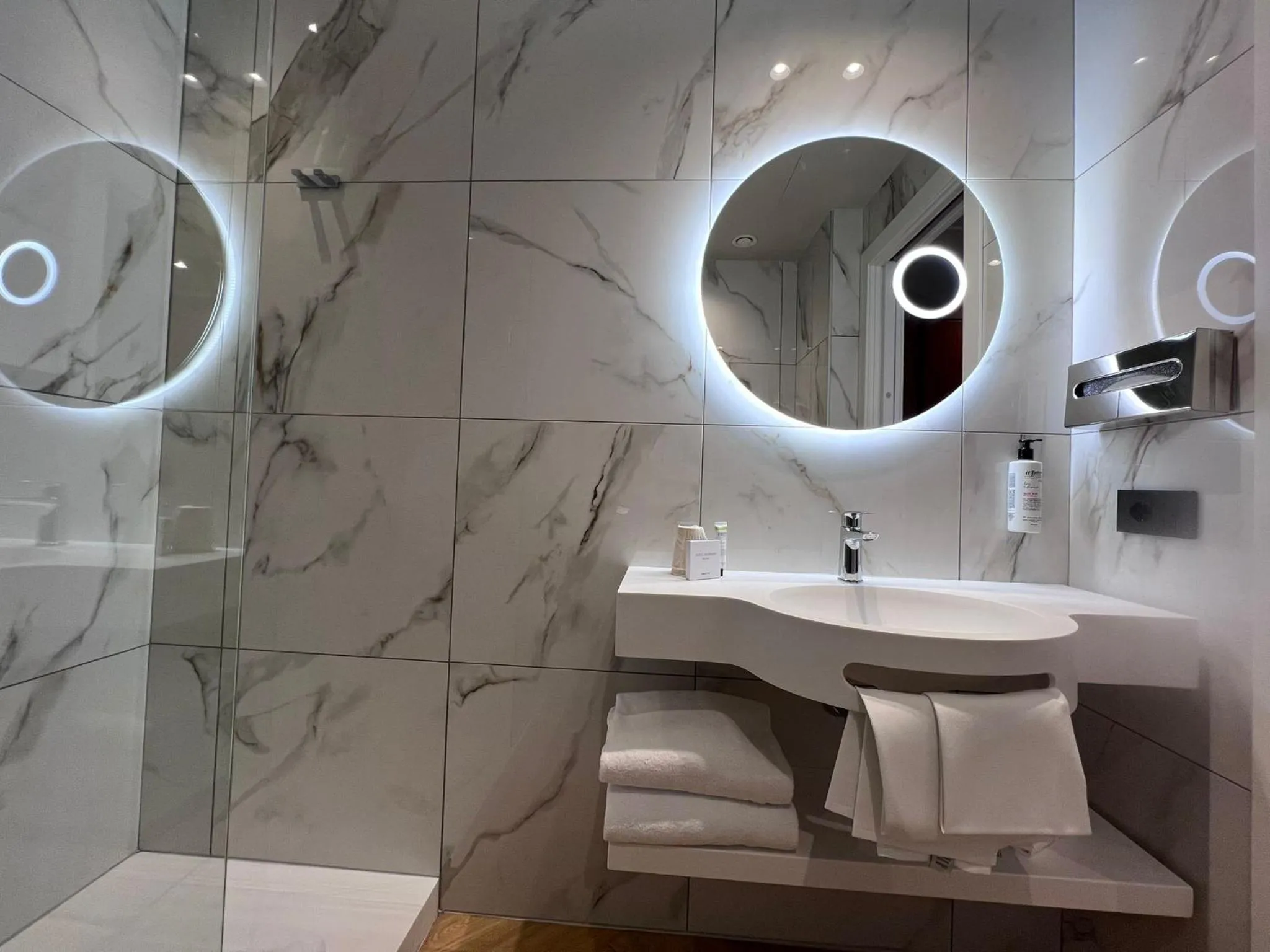 Bathroom in Best Western Madison Hotel