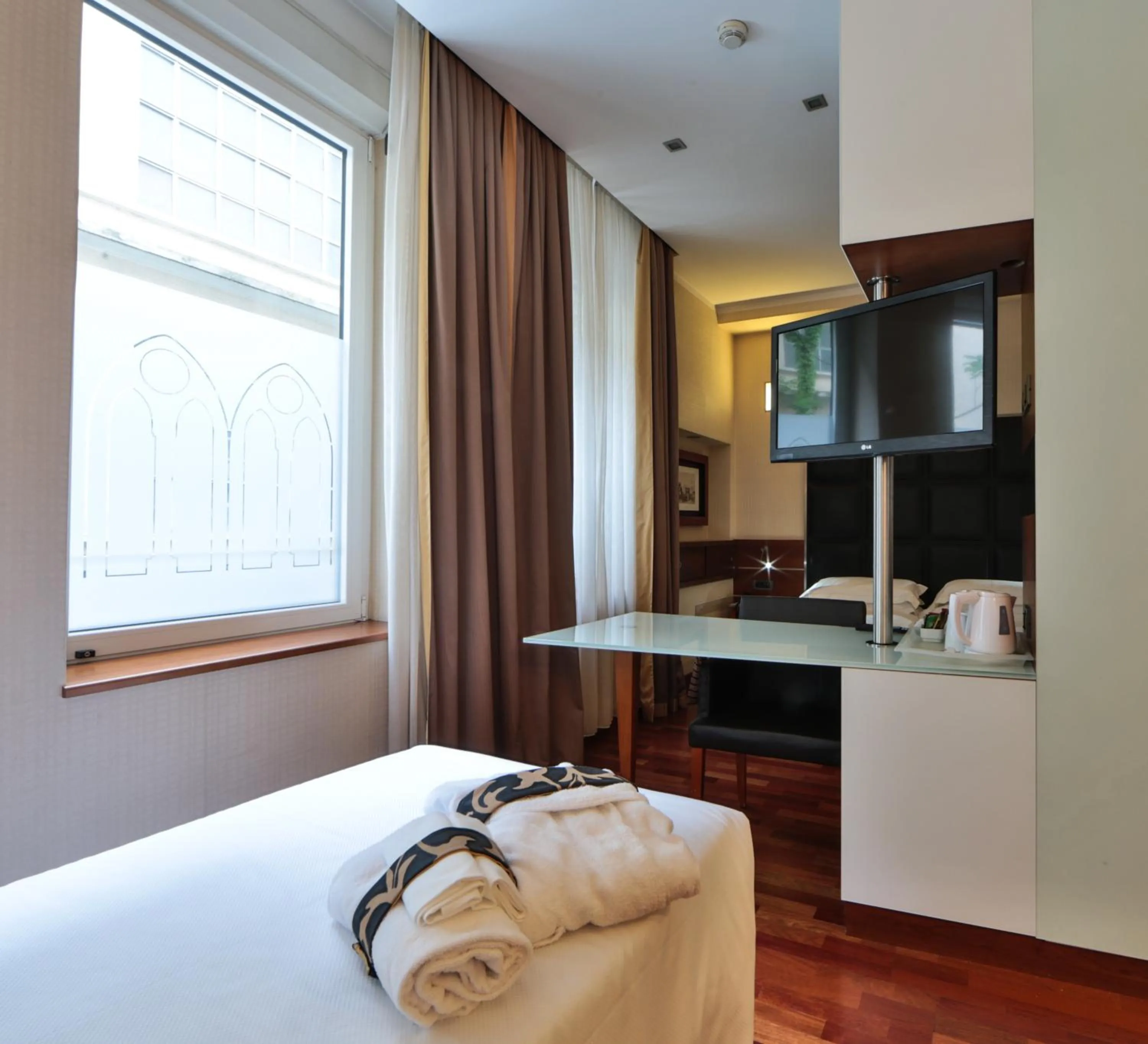 TV and multimedia, Bed in Best Western Madison Hotel