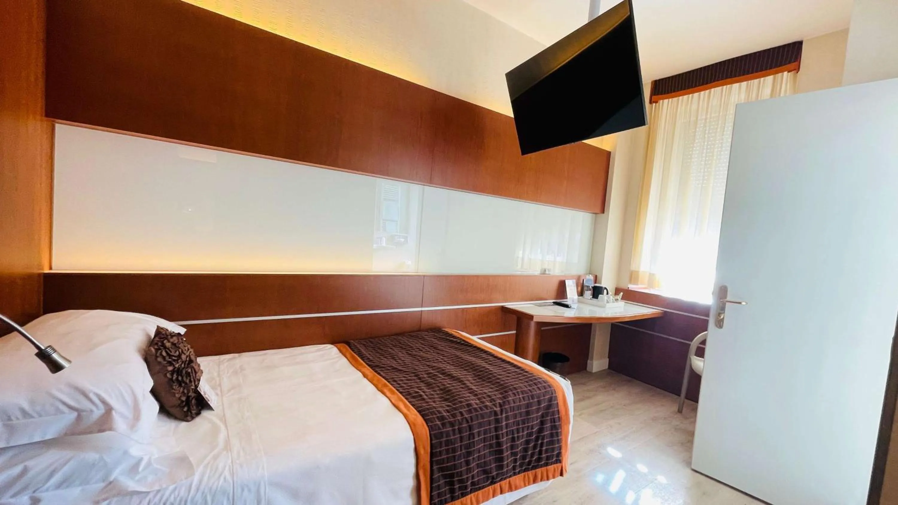 Bedroom, Bed in Best Western Madison Hotel