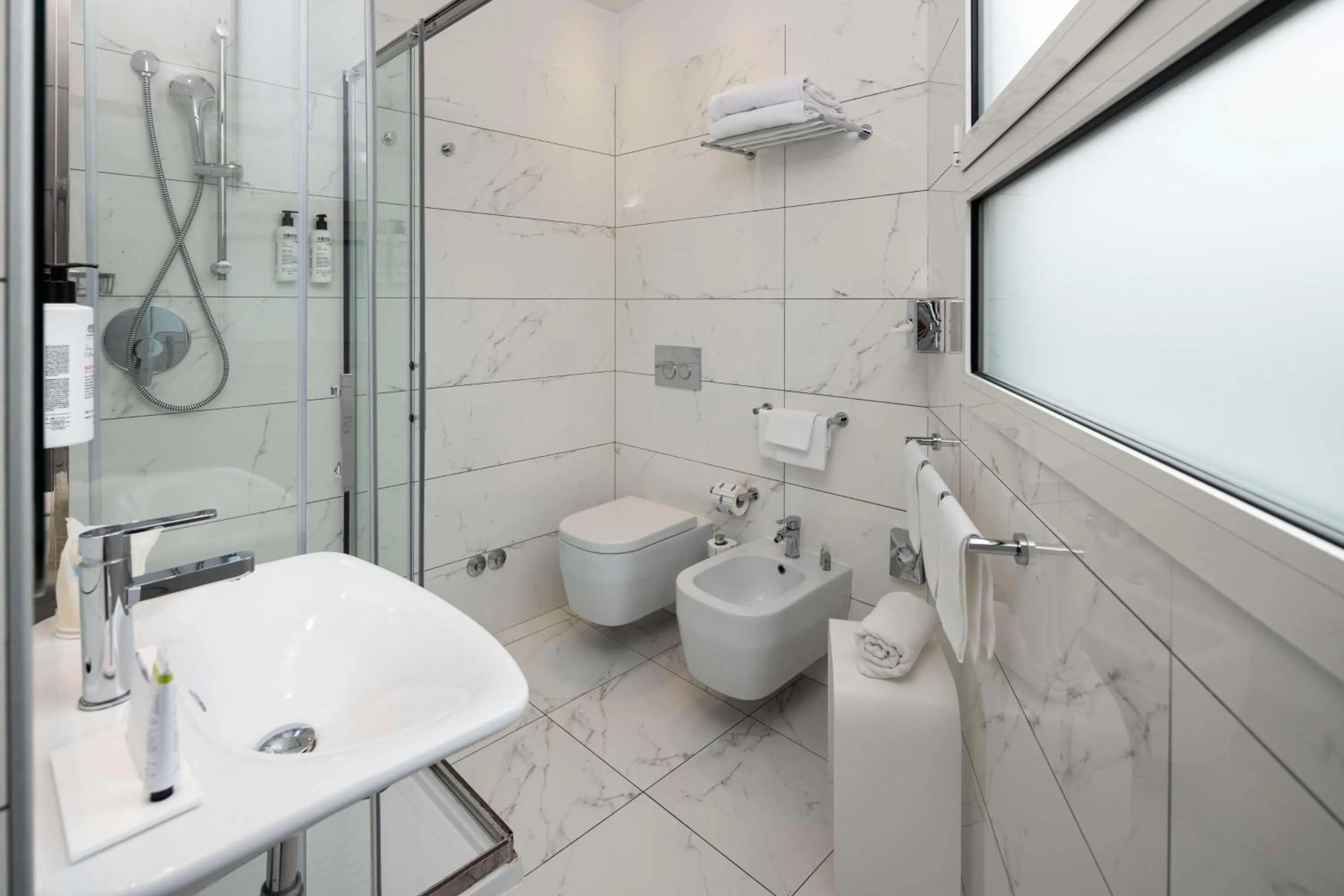 Bathroom in Best Western Madison Hotel