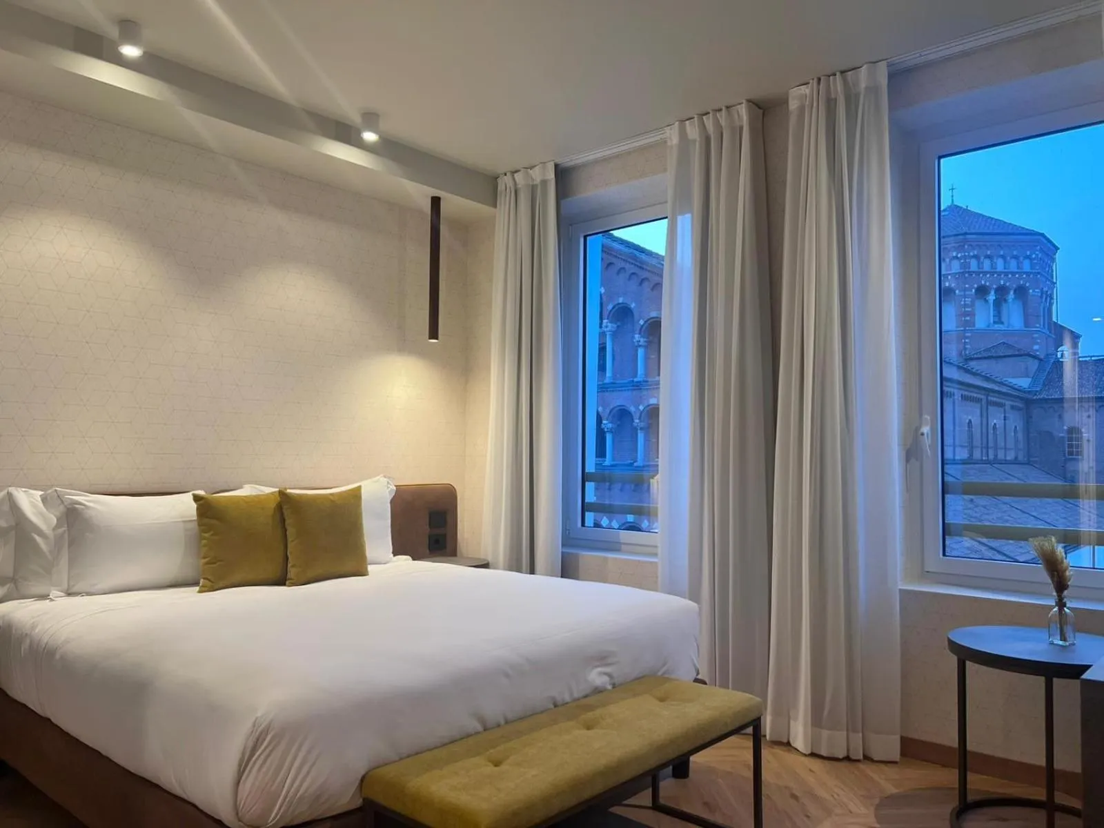 View (from property/room), Bed in Best Western Madison Hotel