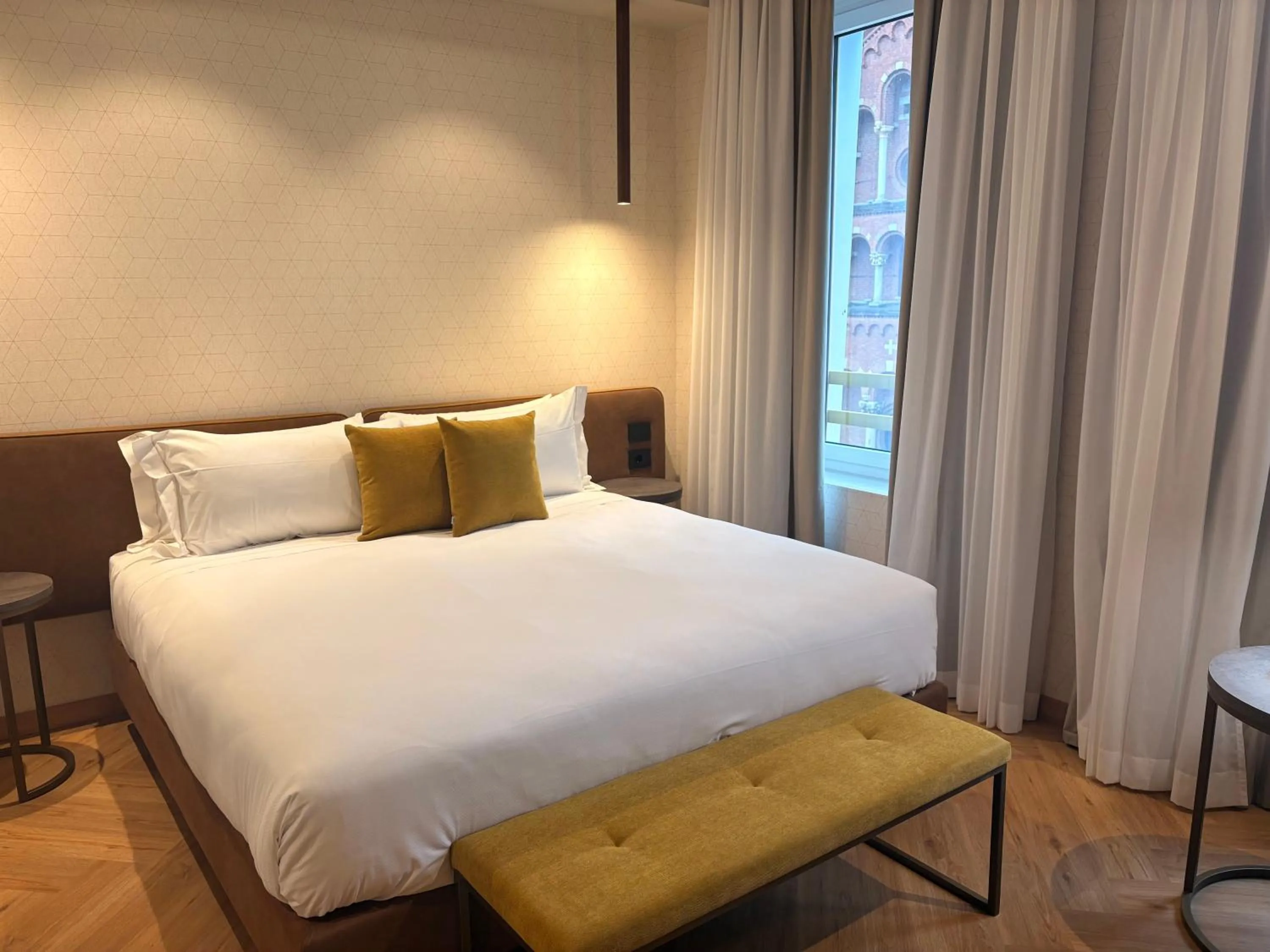 Bedroom, Bed in Best Western Madison Hotel