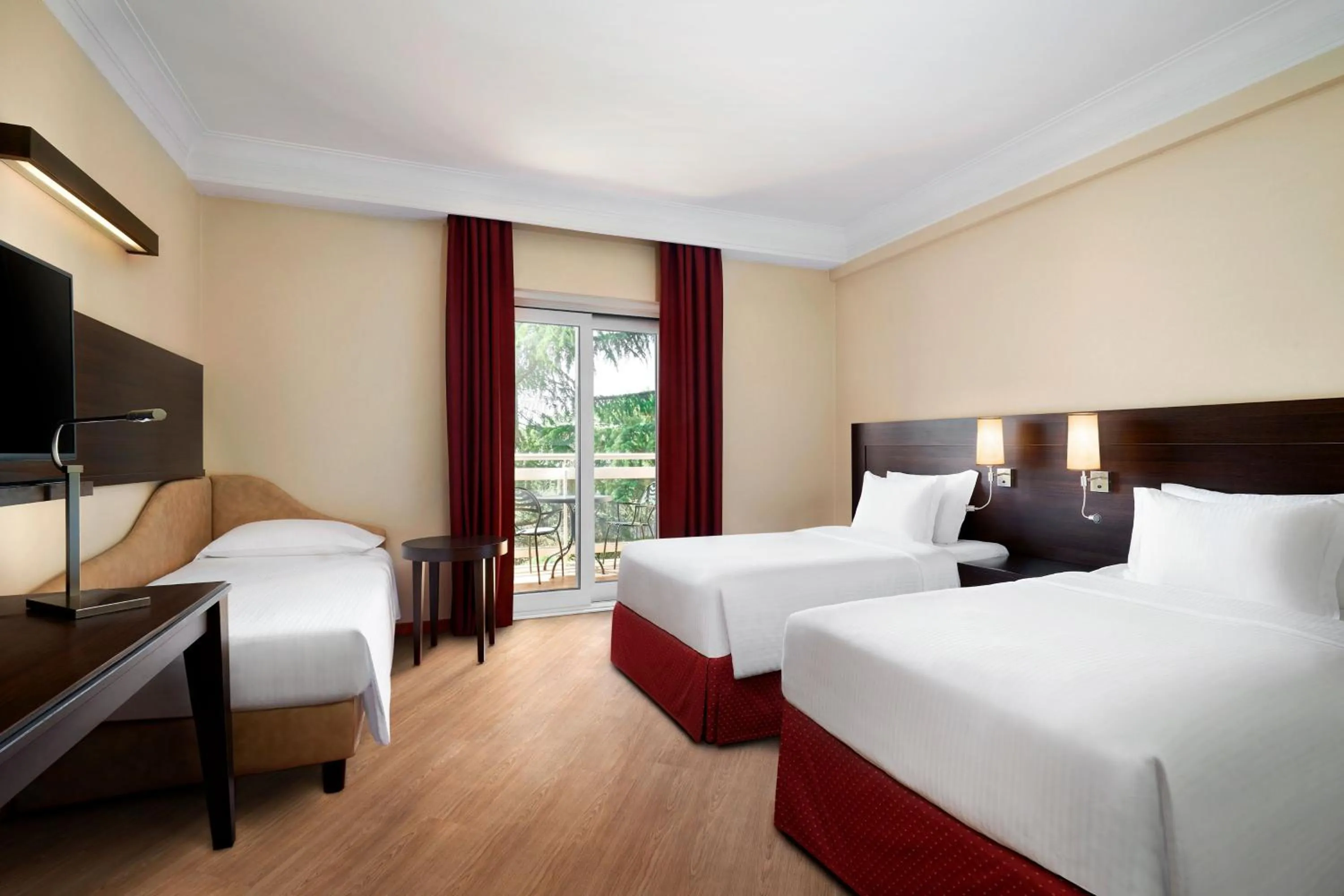 Photo of the whole room, Bed in Courtyard by Marriott Rome Central Park
