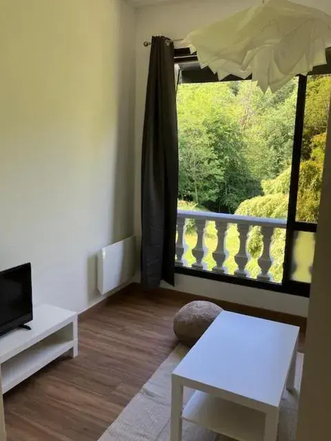 Suite - single occupancy in L'AUBERGE DE LA GOUTILLE Suite - single occupancy in L'AUBERGE DE LA GOUTILLE