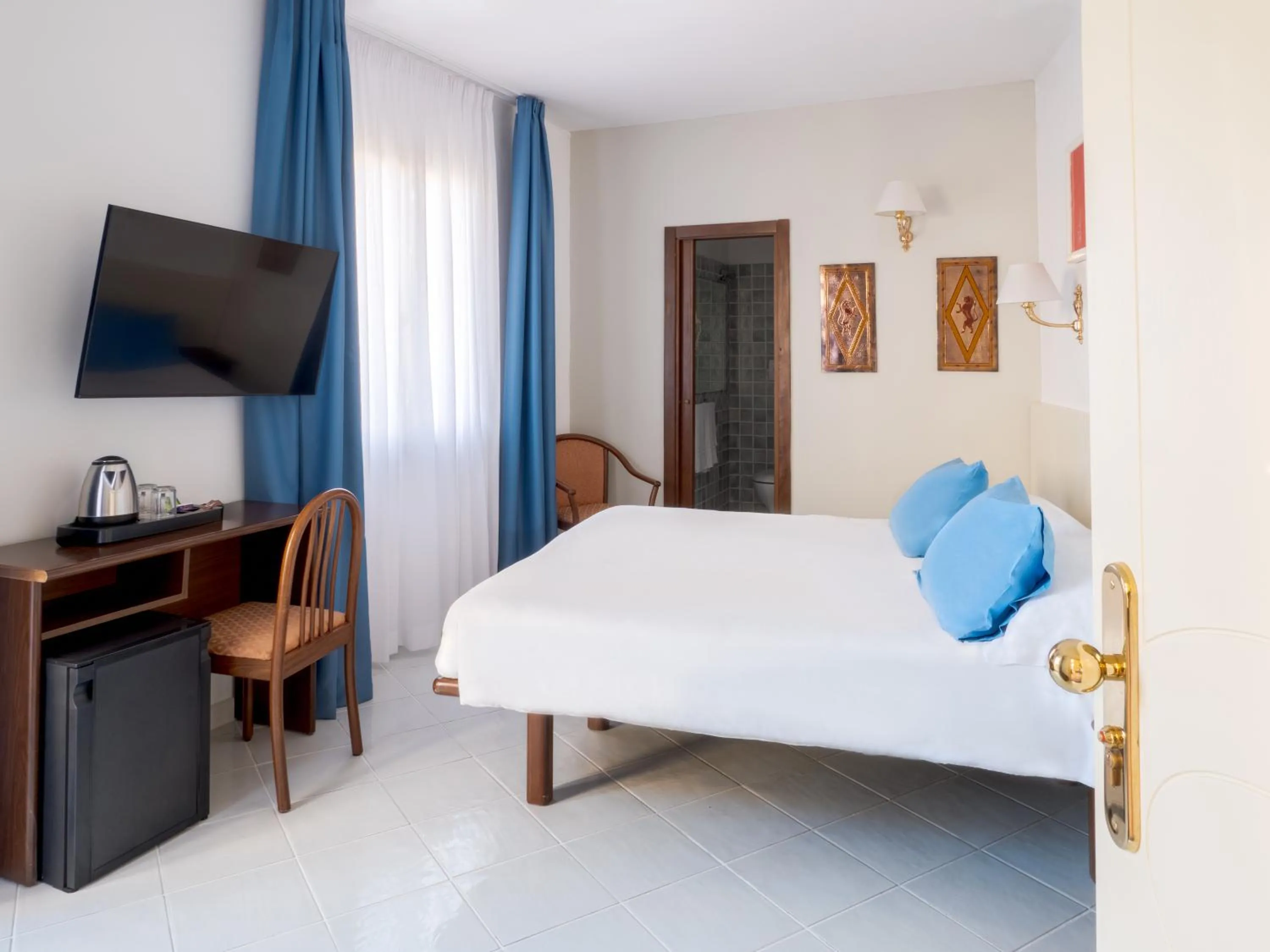 Bedroom, Bed in Hotel Cristina