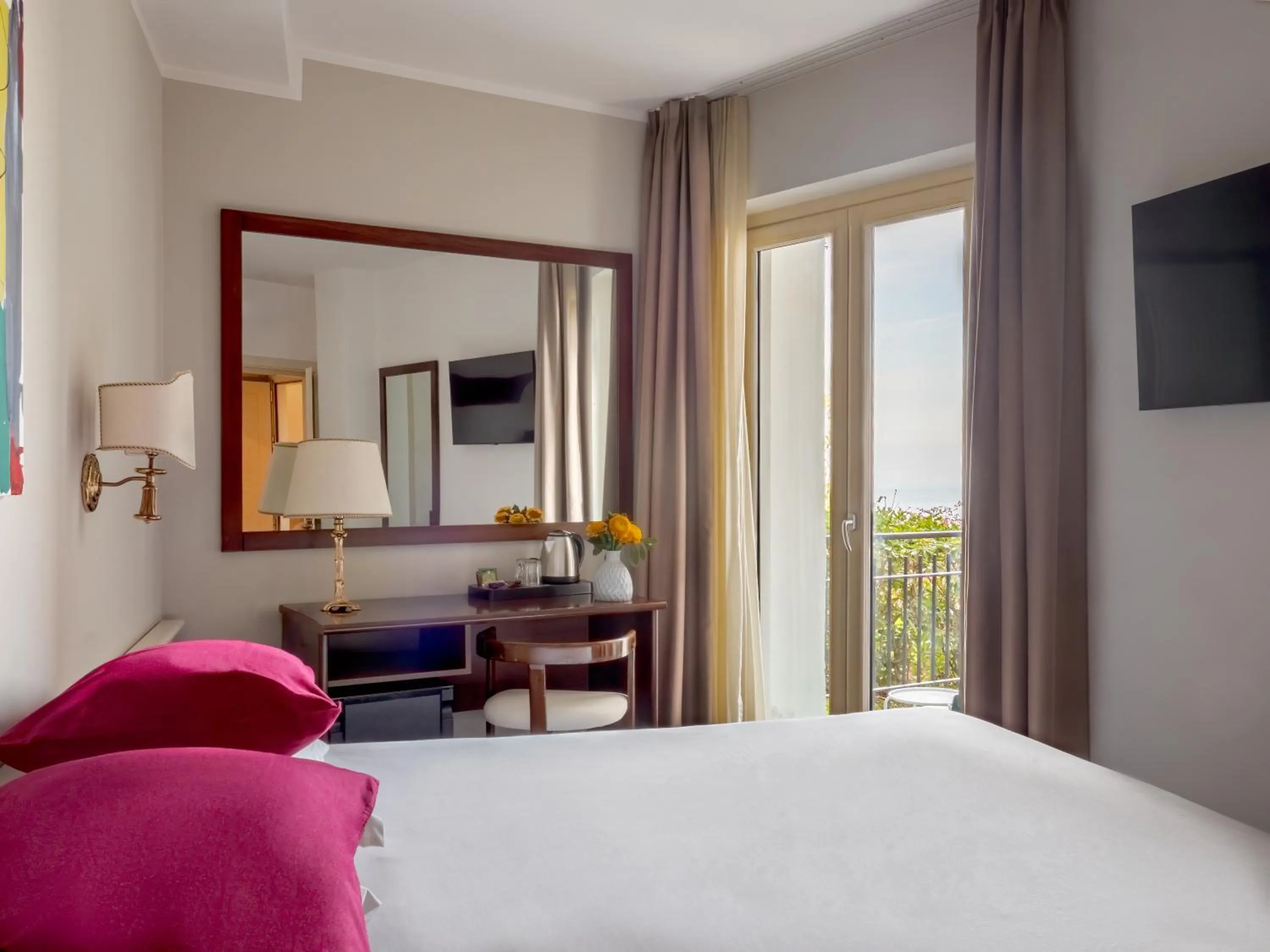 Photo of the whole room, Bed in Hotel Cristina