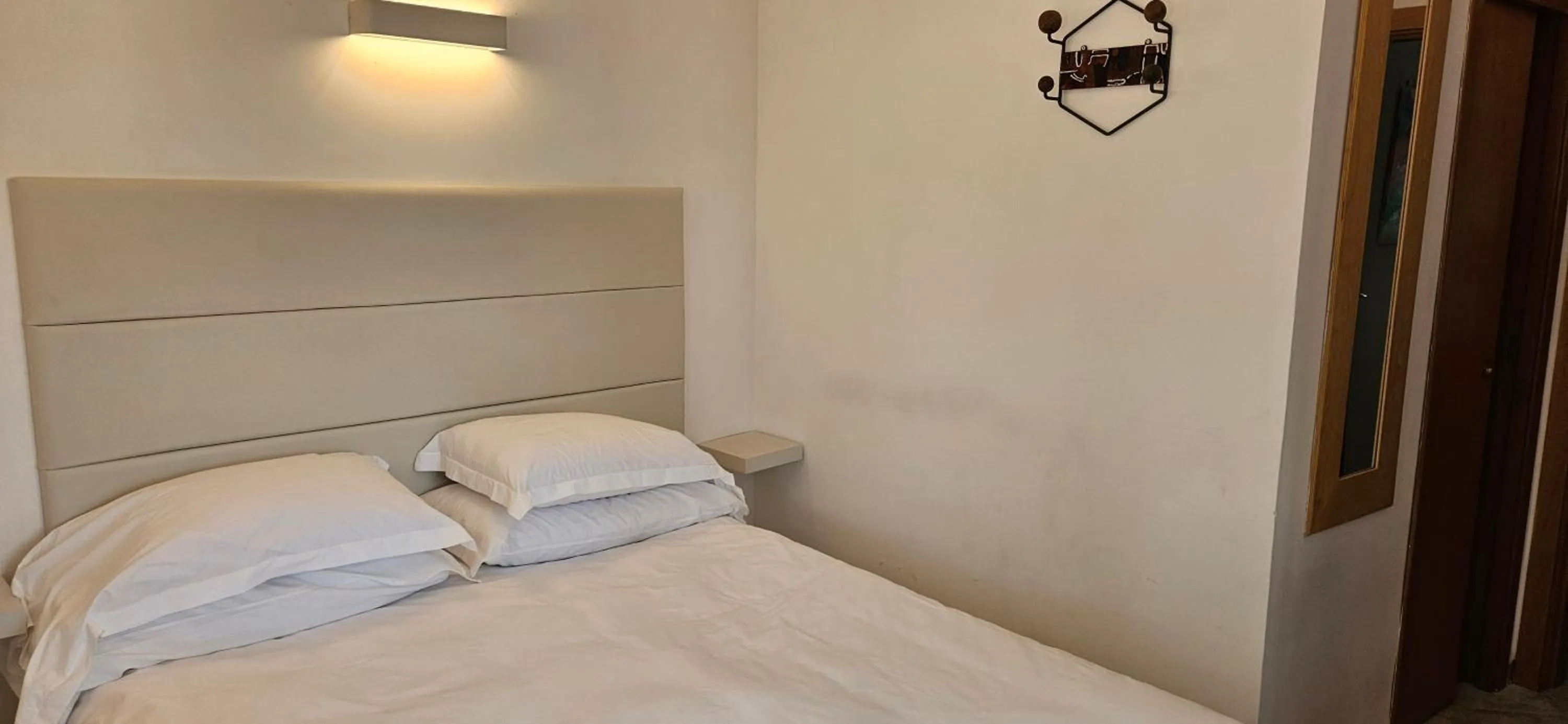 Bedroom, Bed in Hotel Cristina